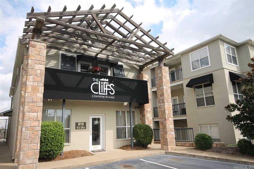 Get amazing views of the Arkansas River and downtown Little Rock with this 2 bedroom and 2 bath condo. Completely remodeled in 2012. Open floor plan perfect for entertaining. Updated kitchen with granite countertops, breakfast bar, tile backsplash, and stainless steel appliances. The cliffs offers a pool, fitness center, bike trail, and clubhouse. Schedule a showing today!