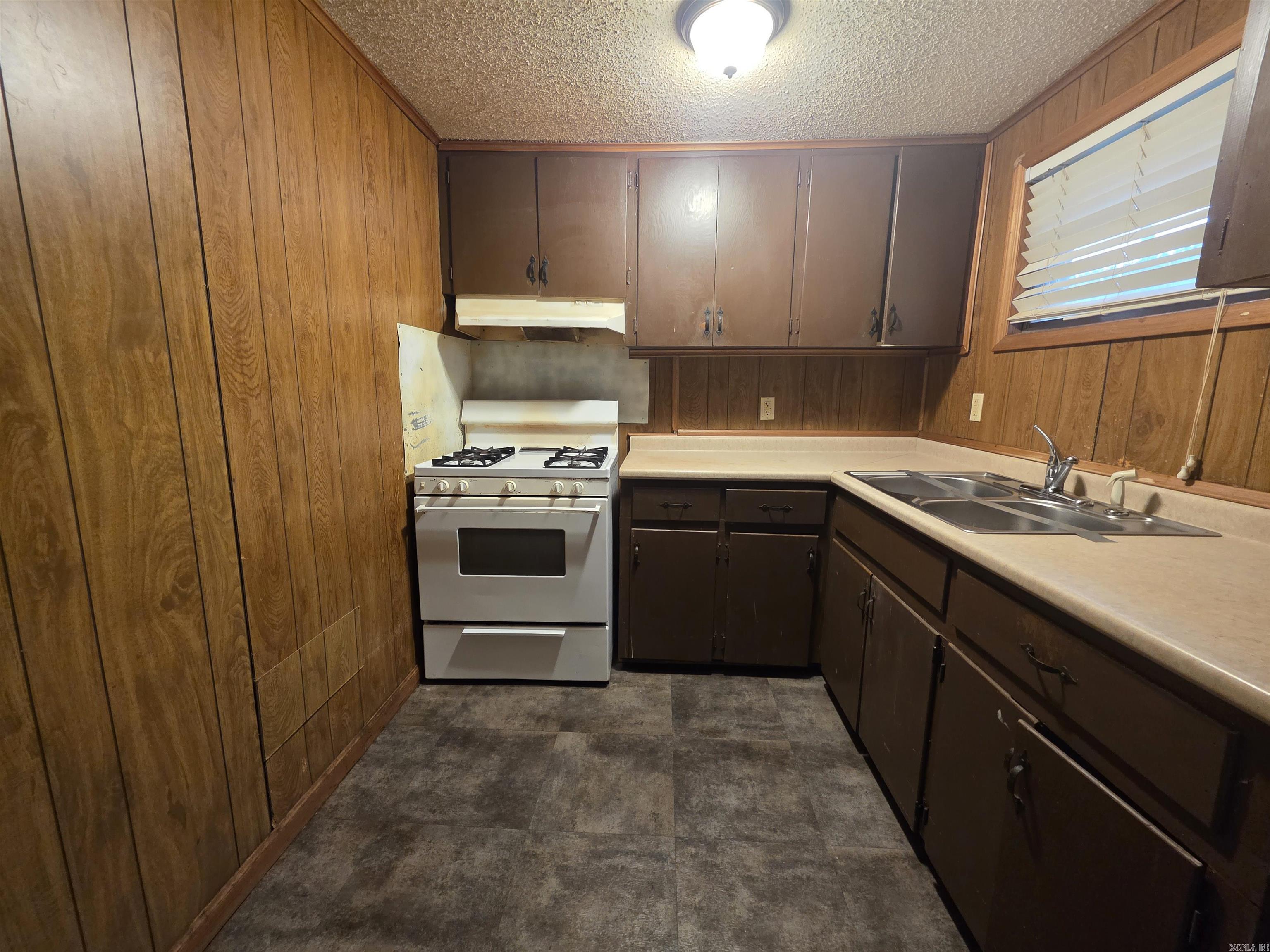 JULIE ADDN - NORTH LITTLE ROCK - Residential Lease