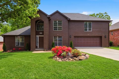 Photo of 2001 Sawgrass Drive, Little Rock, AR 72212 (MLS # 26015955)