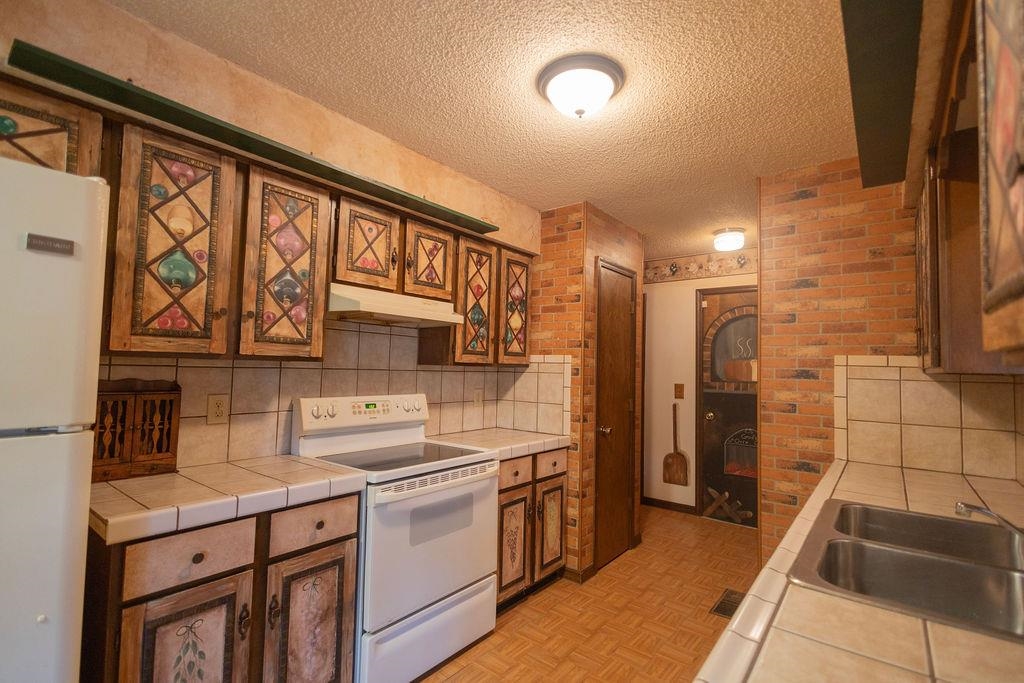 FOX HUNT RIDGE - Residential