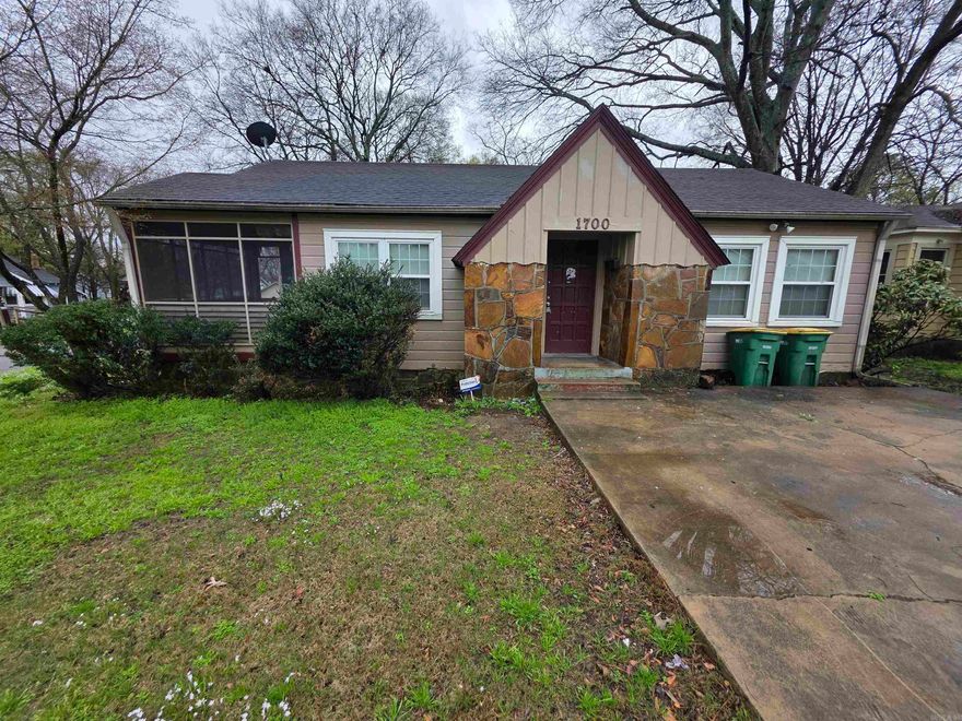 Cute 2BD/1BA in North Little Rock that is waiting for you to call home. Hardwoods in living spaces and retro tile in the bathroom. Home comes with some major appliances. Plenty of storage space throughout. This property is managed by Hoffman Team so beware of scammers - we will never ask you to Cashapp us money. The lease for this property is for 18 months to 2 years with a 3% increase after the first year. Income must be 3x the amount of rent per month unless you have a housing voucher. Deposit, first month’s rent, and the $50 administration fee due before move in. Schedule a showing today, <a href="https://showmojo.com/l/a1425b40ff">Schedule a Showing Online</a>