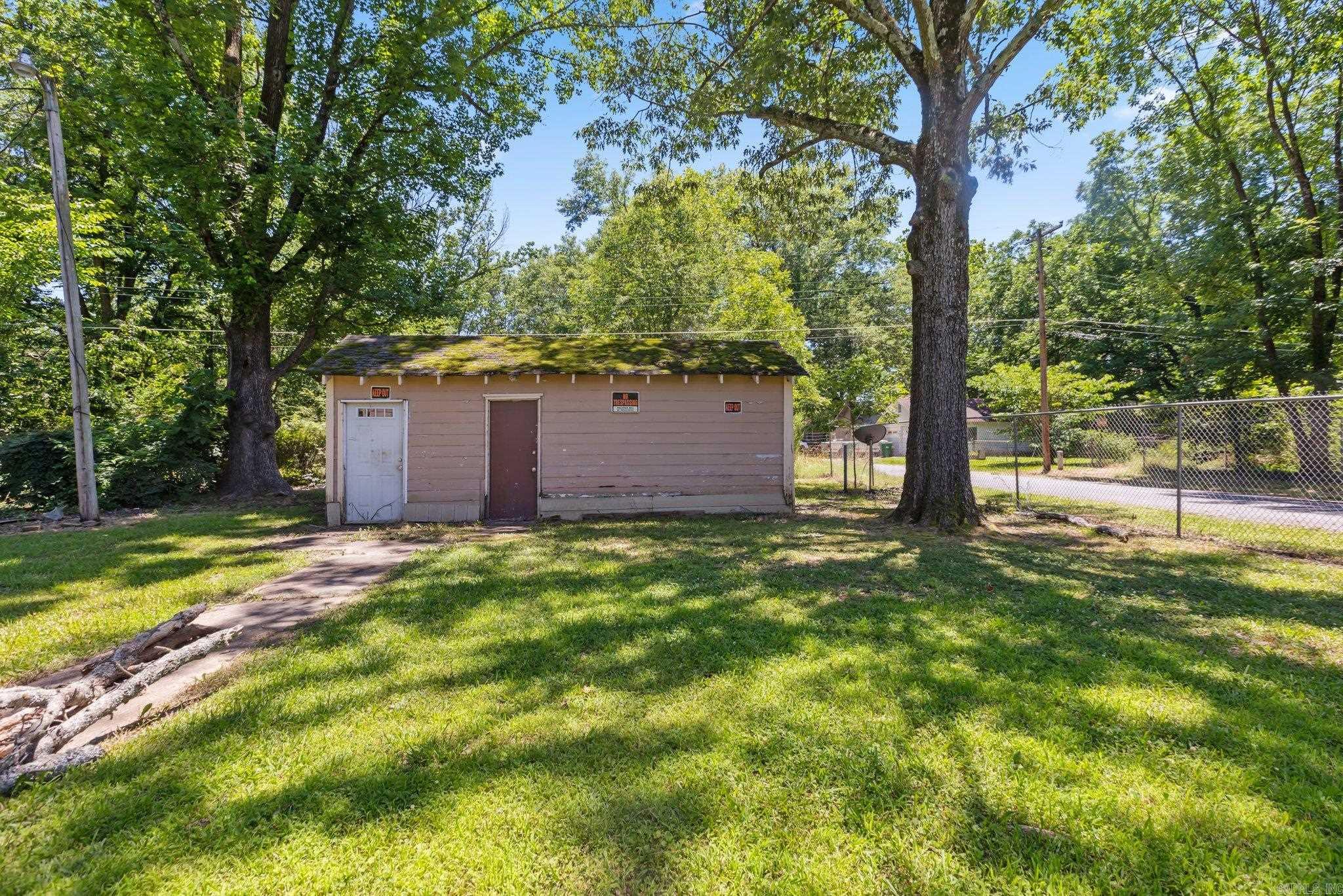 AUSTIN & TAYLOR TRIPLET RES - Residential