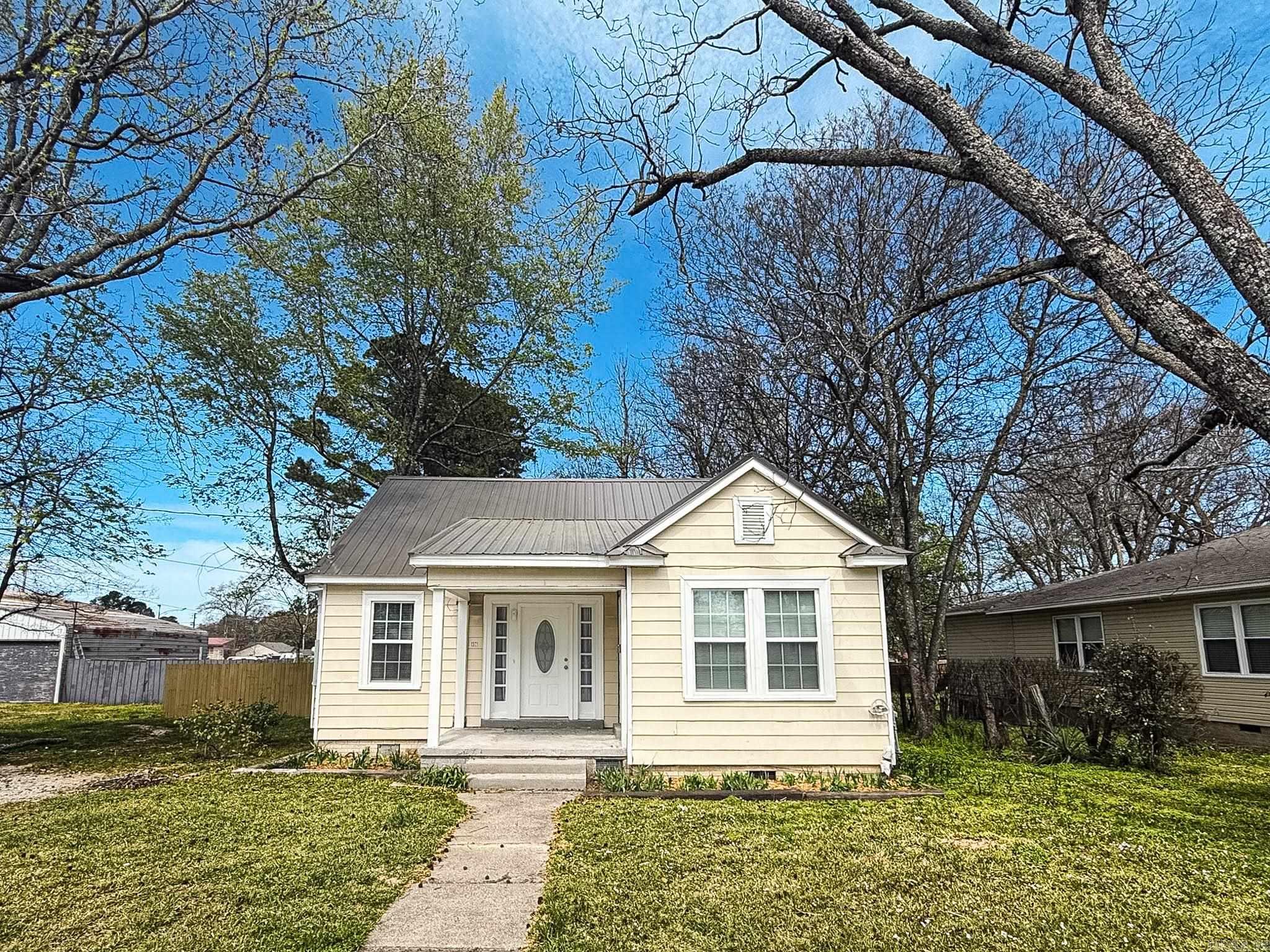 MCHENRY 1ST ADDITION - Residential