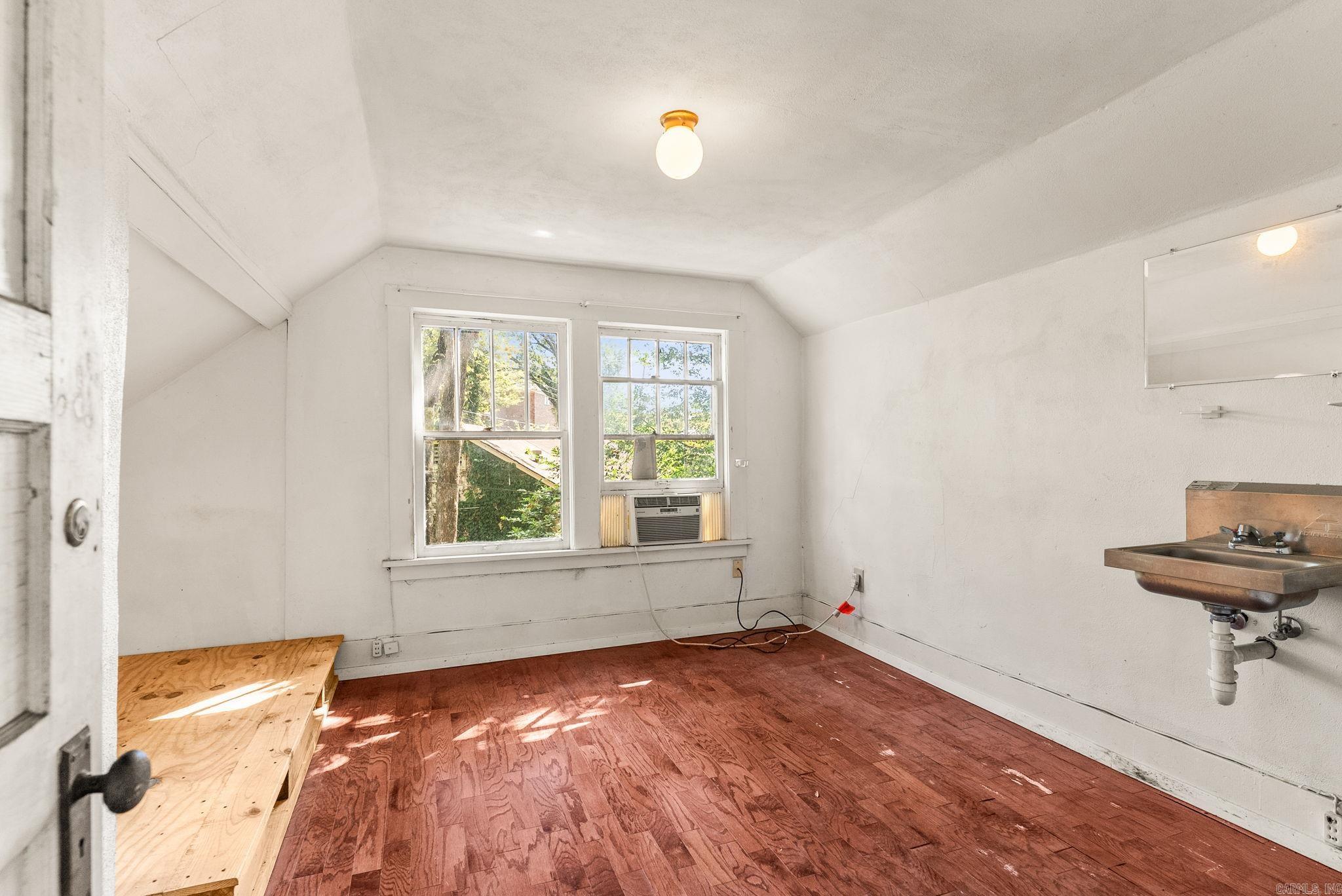 MIDLAND HILLS - Residential