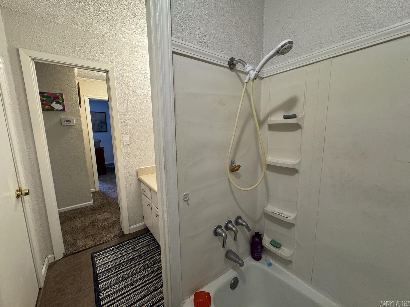 J & M ESTATES - Residential