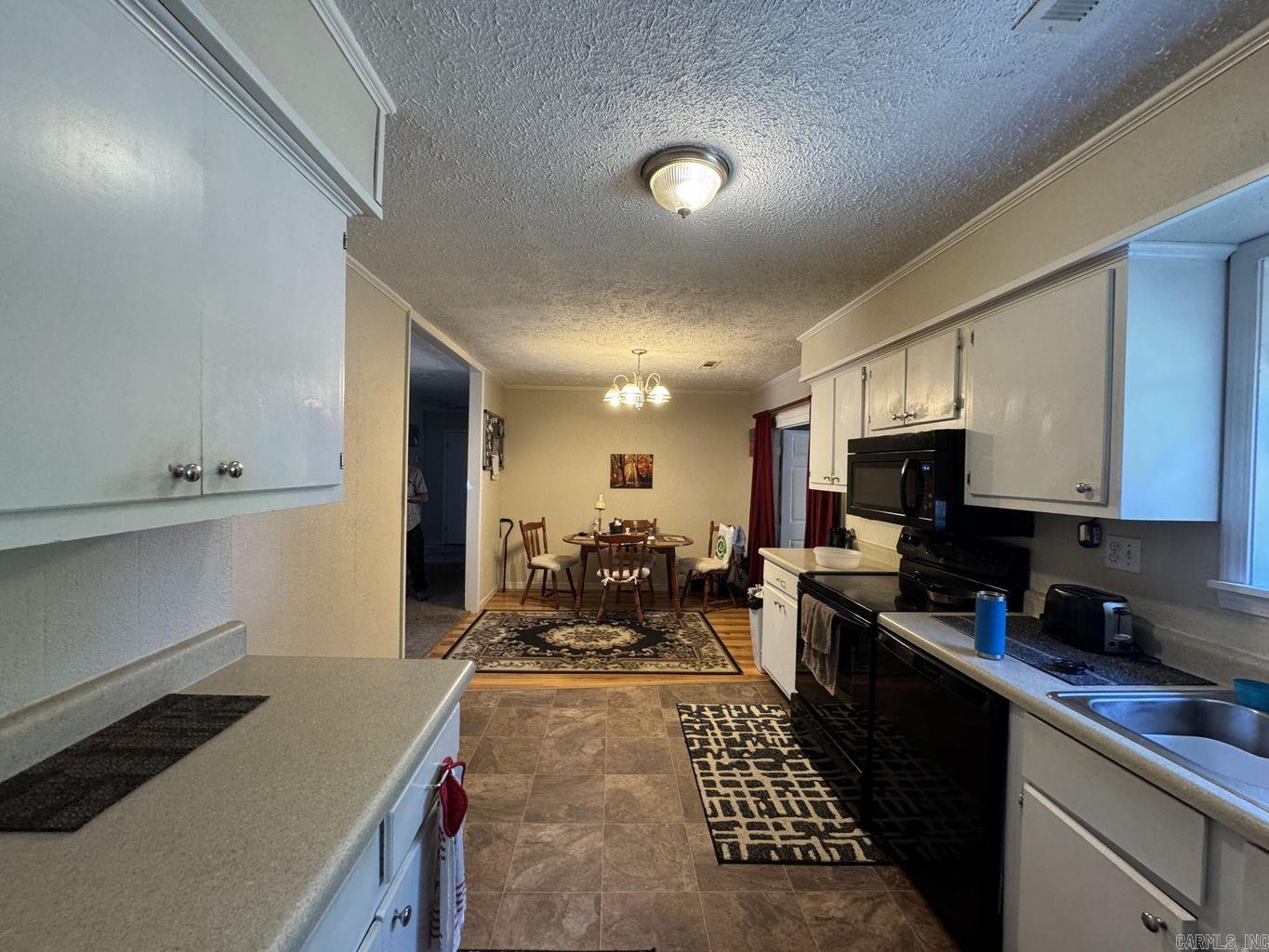 J & M ESTATES - Residential