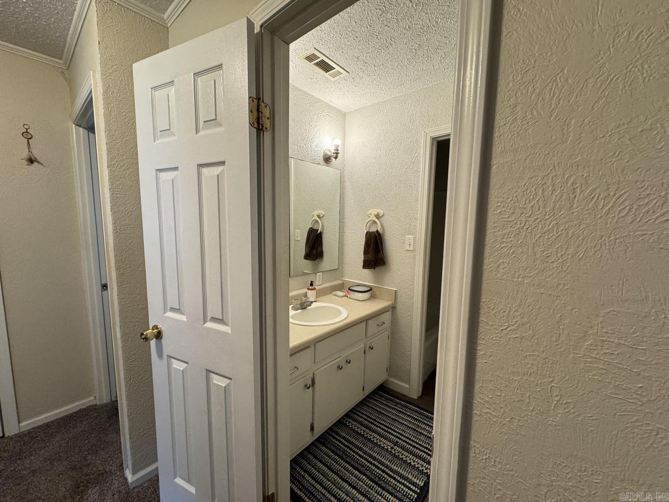 J & M ESTATES - Residential