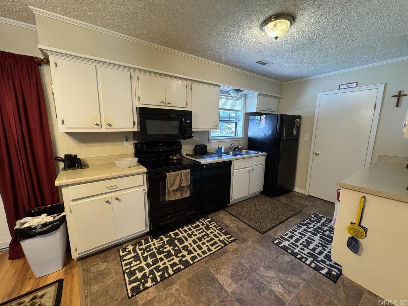 J & M ESTATES - Residential