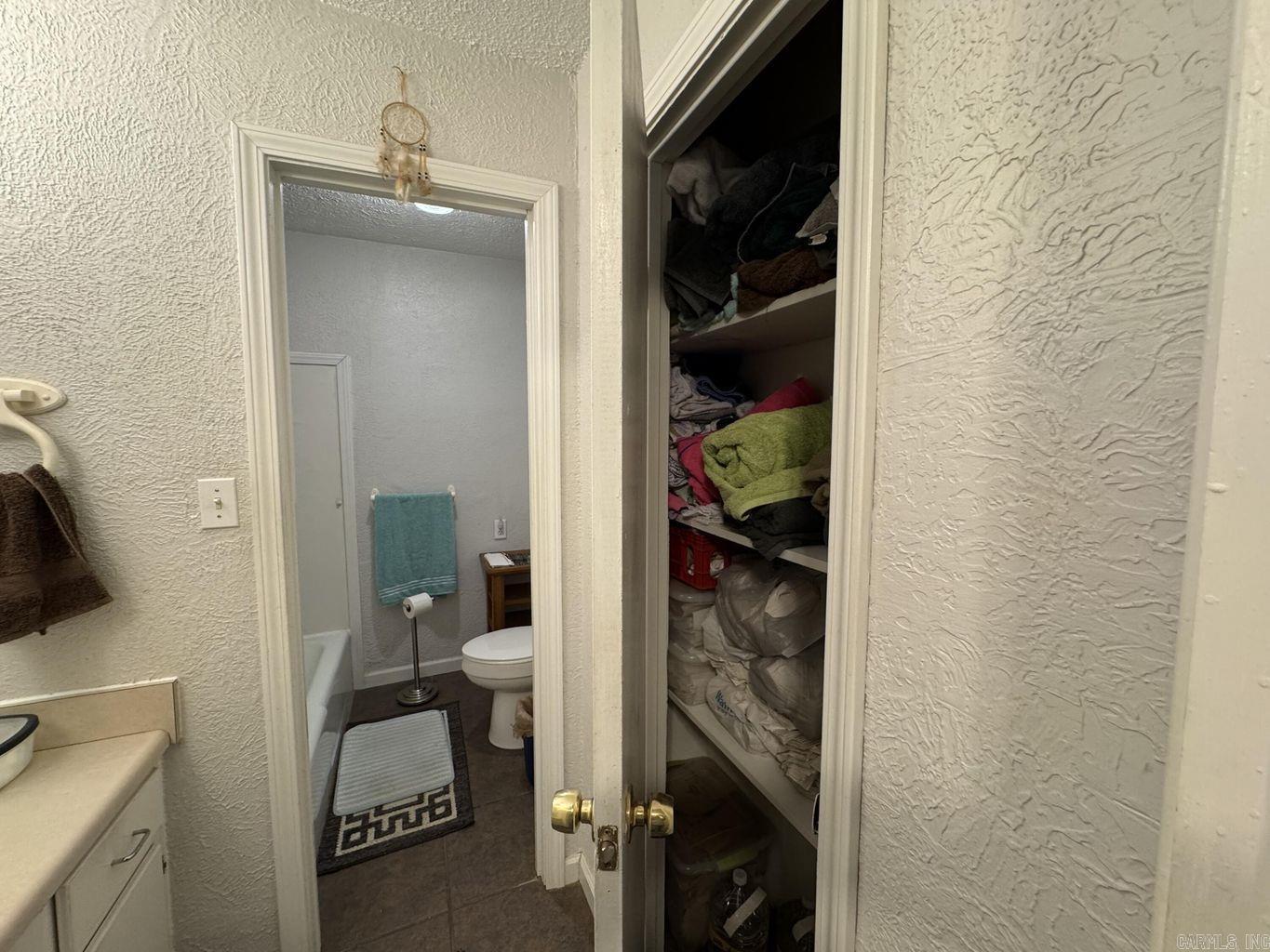 J & M ESTATES - Residential