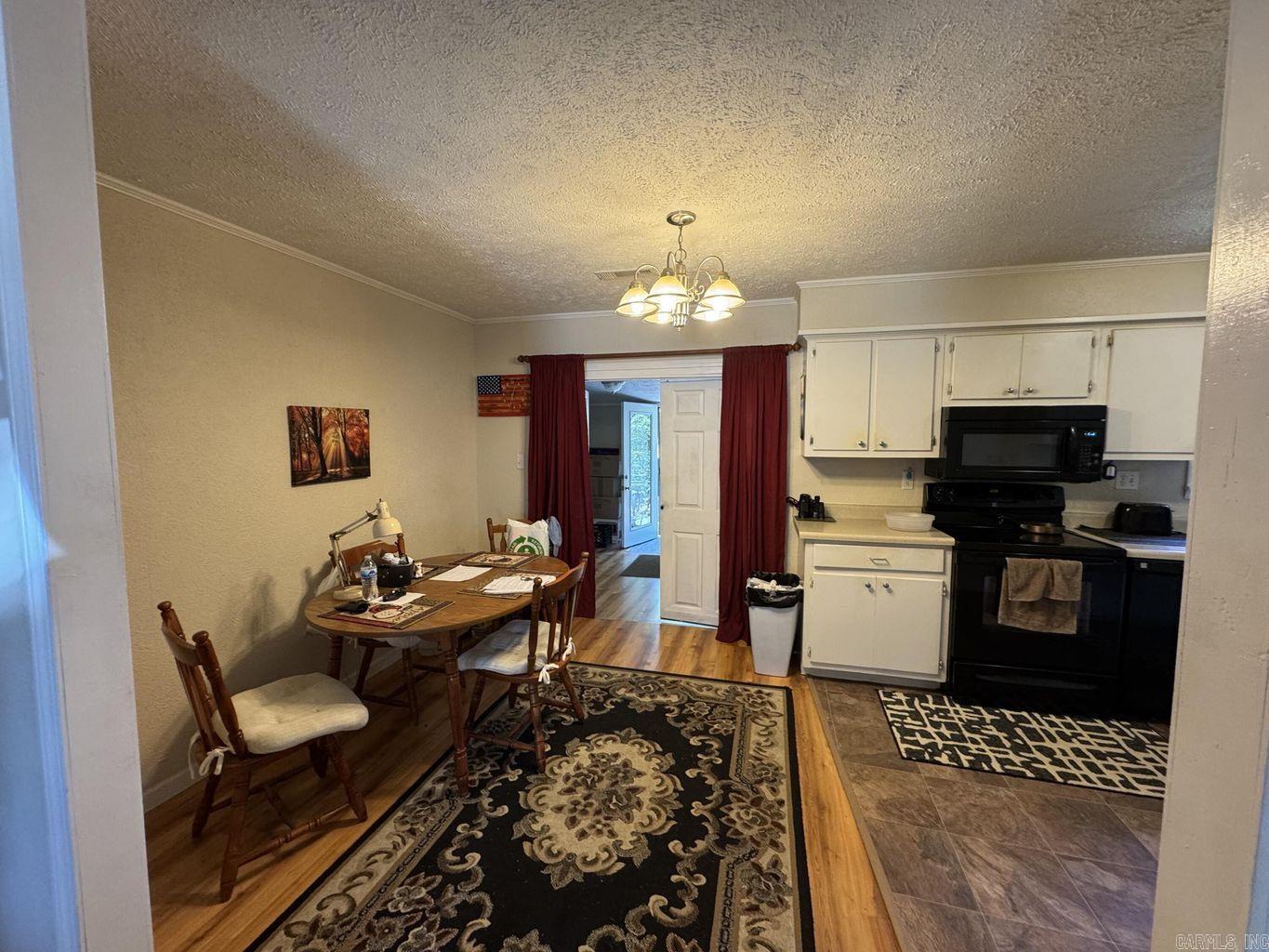 J & M ESTATES - Residential