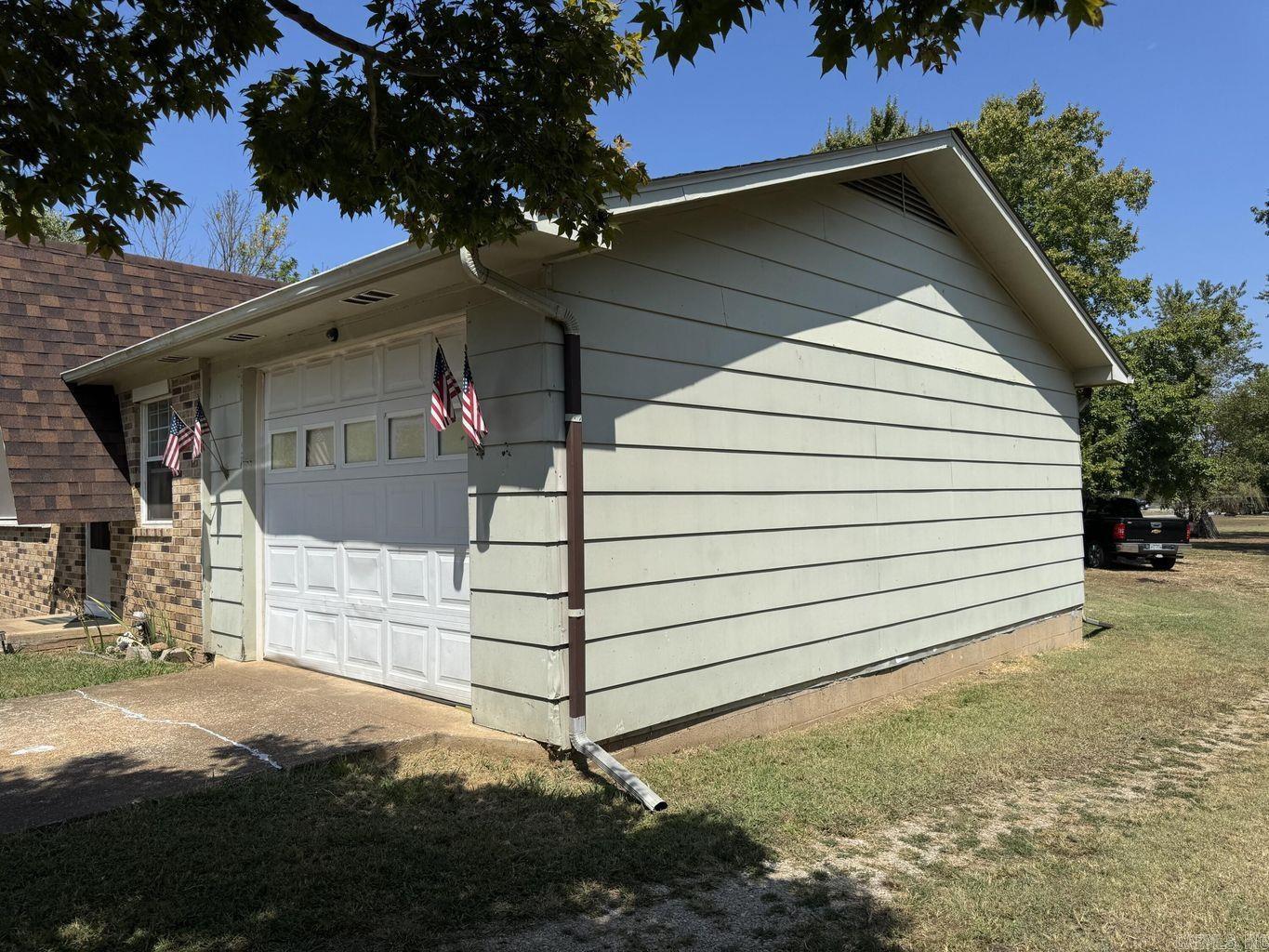 J & M ESTATES - Residential