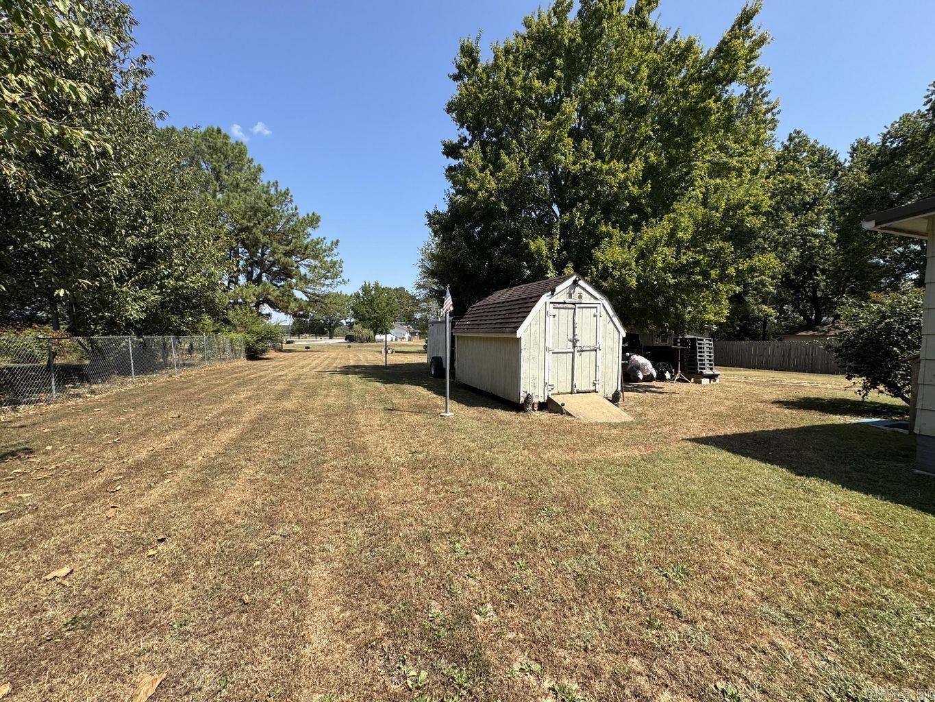 J & M ESTATES - Residential