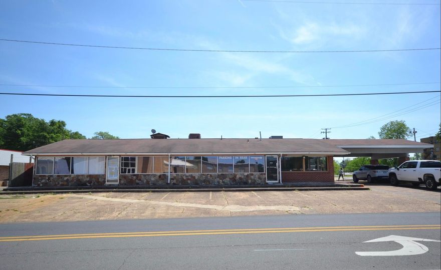 This property includes a 54 unit motel, separate duplex (2013 sq.ft.), one featuring a 1 bedroom, 1 bath & the other is a 3bd., 1ba. Former restaurant has been converted into a 3bd, 2.5 ba. living space.