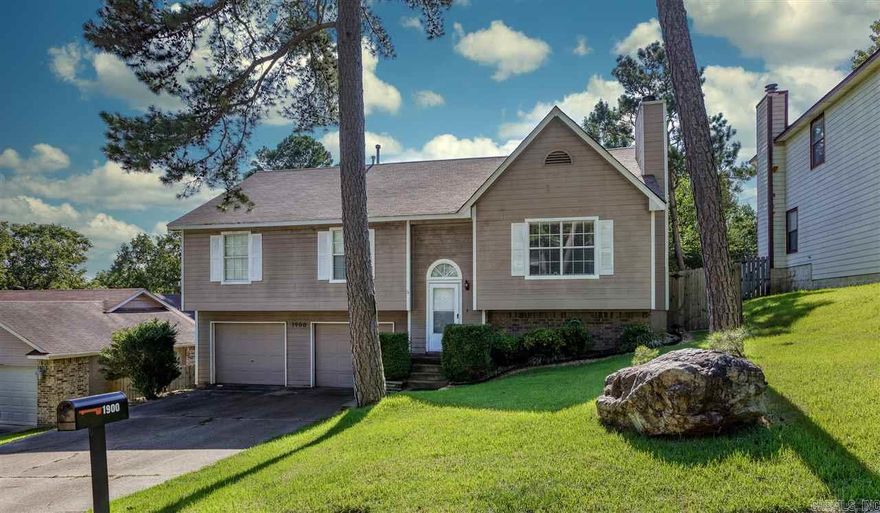 Oversized 2 car garage, keyless entry, cedar closet, new laminate wood look flooring, cathedral ceiling in kitchen/den area, large eat-in area, SS Frigidaire dishwasher, frig, & smooth surface range. Large eat-in area open to den. Wood burning gas start fireplace. Kitchen door leads to deck & fully fenced yard. Hall bath has new tile flooring & houses laundry nook with shelves. Fans, blinds, master has double vanity, soaking tub, and walk-in shower.