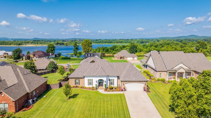 Beautiful home with Arkansas River views in The River Plantation. This light and bright home has 3 bedrooms and 2.5 bathrooms, large kitchen which is open to the  living area, private master suite which is connected to laundry room, office nook, covered screened in porch, side load garage door/shop area and SO MUCH MORE!!! WELCOME HOME!!!