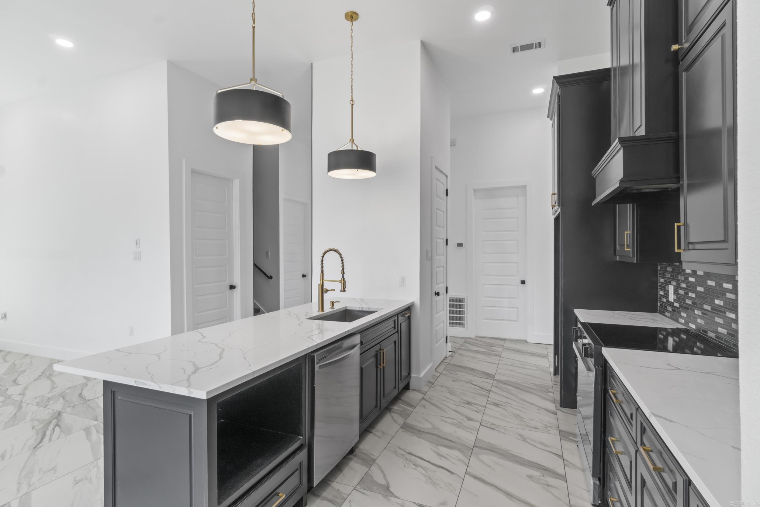 CRESTVIEW ADDN - Residential