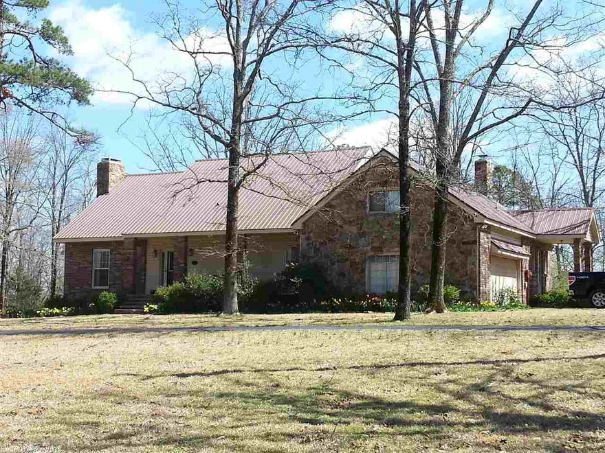 40 acres (Minerals Negotiable), 4 beds/3 baths plus a bonus room,  Geothermal and  well maintained is what you get with this home!   Conveniently located from Quitman, Greers Ferry or Heber.  Ample storage with an additional stand alone 2 car garage (w/ workshop area),  30 x 40 floored pole barn shop.  Dry Pond located on the North part of the property.  Hunt Turkey, Deer and other wildlife from your own backyard!  This home has been well cared for and pride of ownership is evident. This is a must see home!