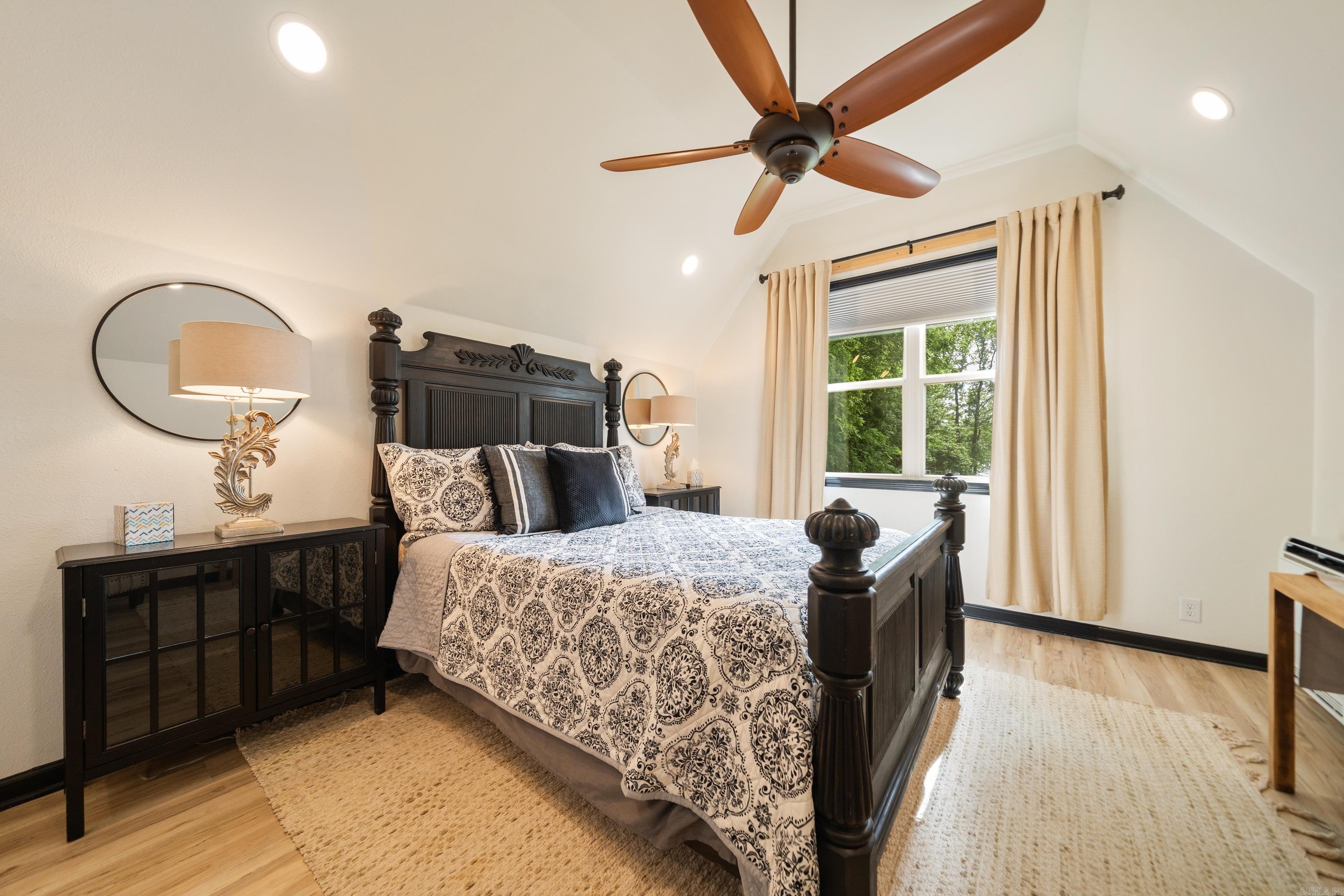 CATHERINE SHORES - Residential