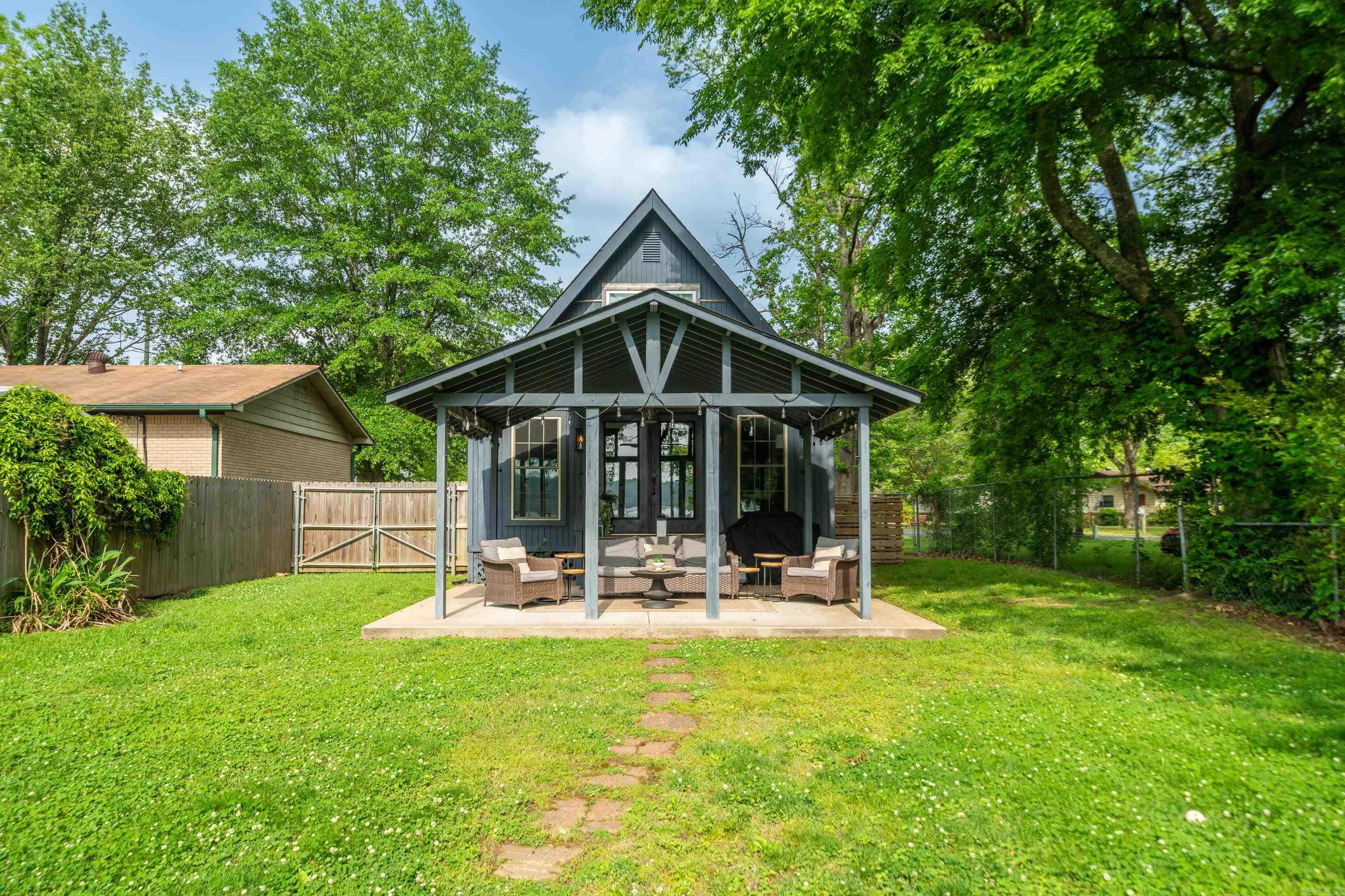 CATHERINE SHORES - Residential