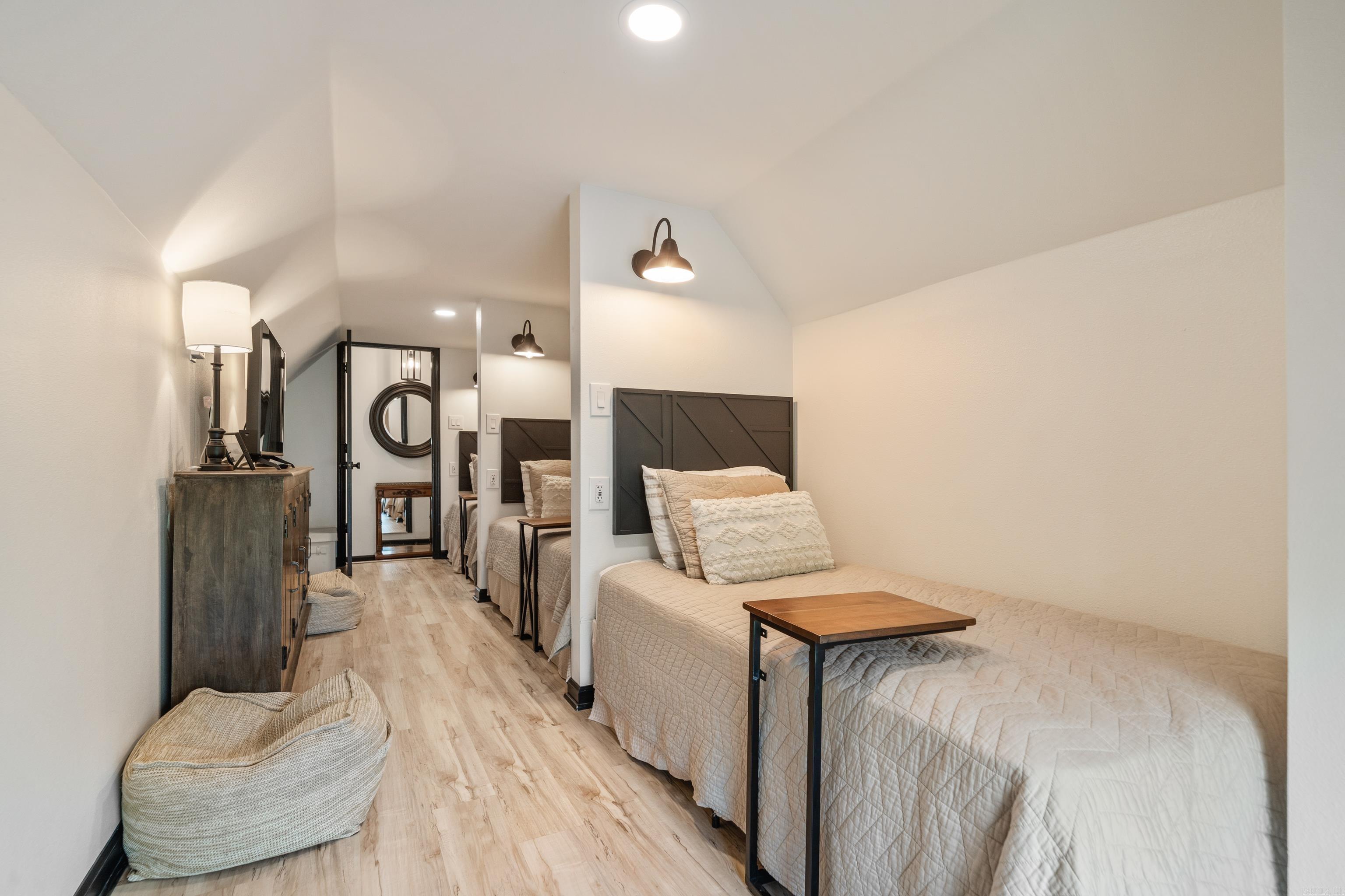 CATHERINE SHORES - Residential