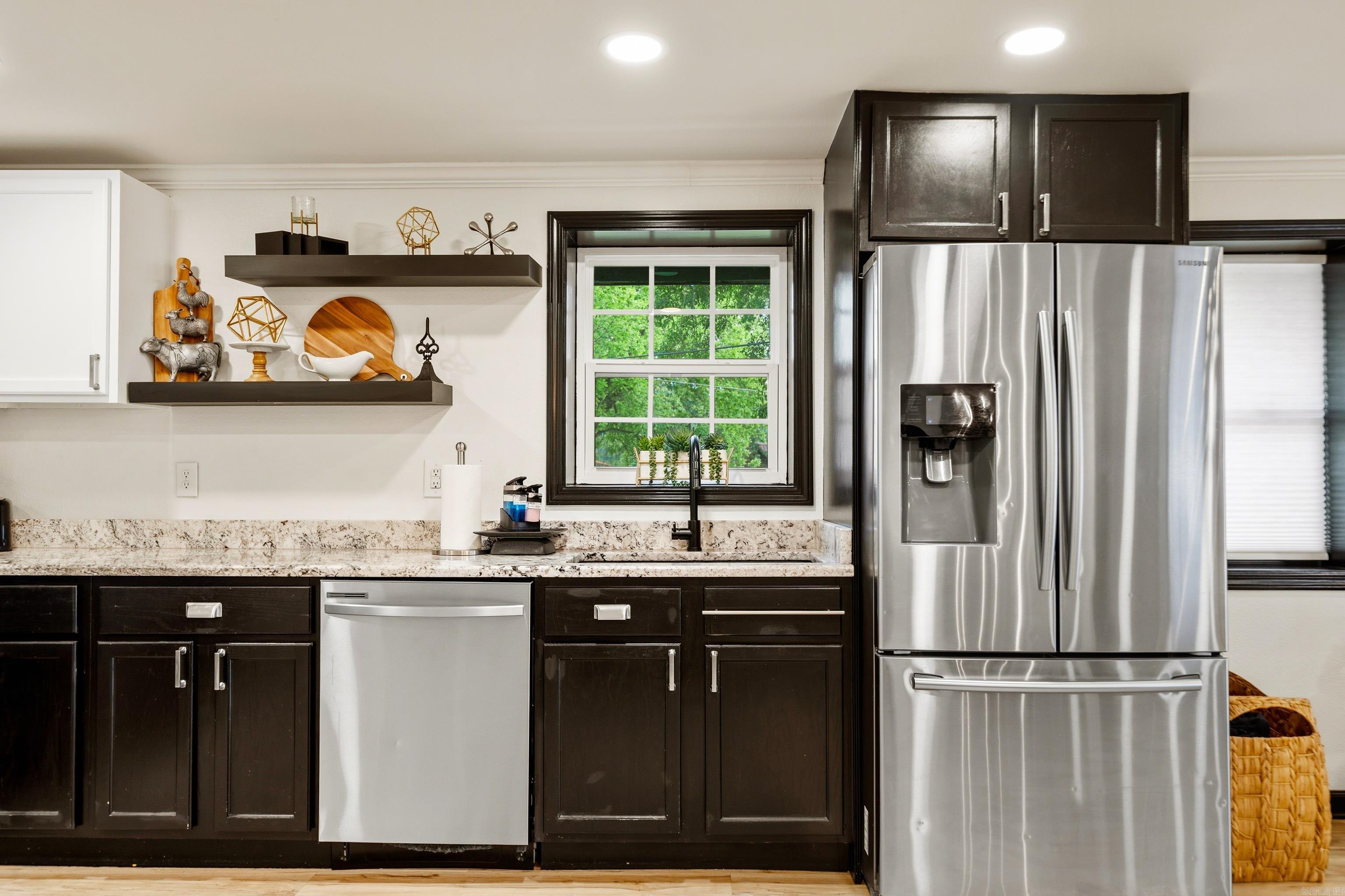 CATHERINE SHORES - Residential