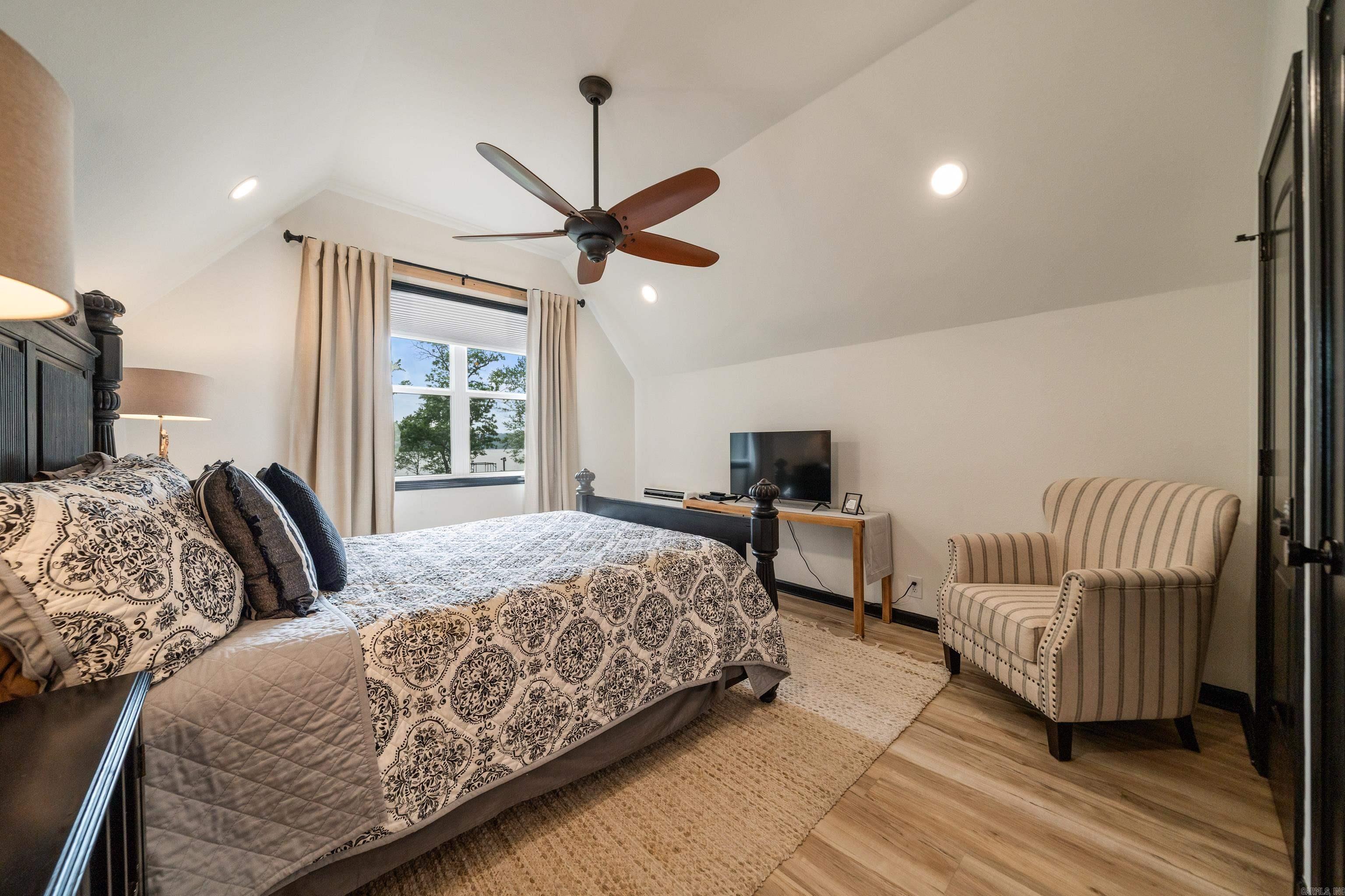 CATHERINE SHORES - Residential