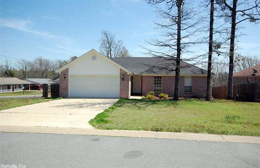 Nice home on corner lot with fenced back yard and close to Greenbrier schools and shopping.  Great place to live or as a rental property.  Large master bath and walk-in-closet. This home has very nice amenities. Most of the interior has recently been repainted.