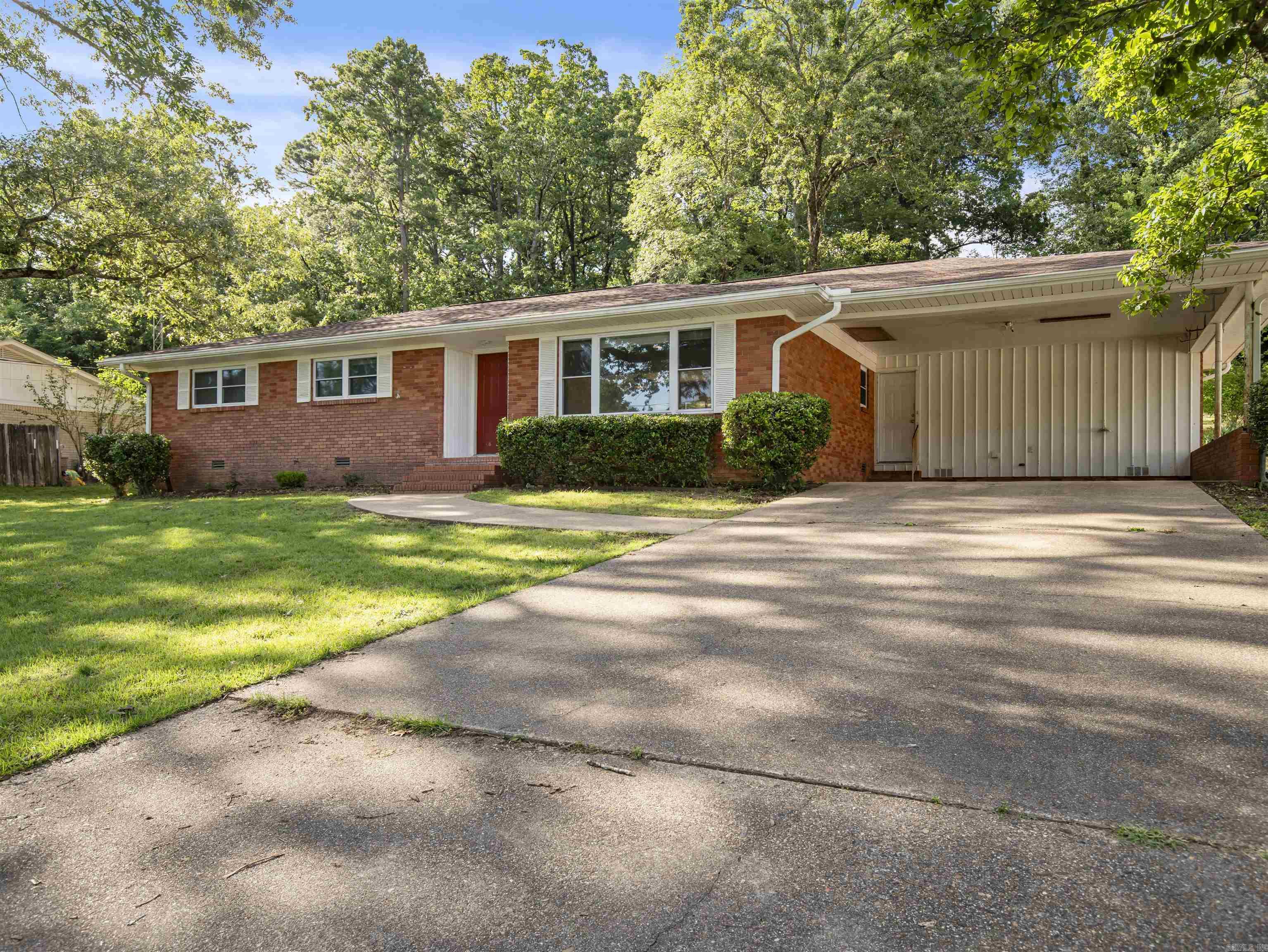 SUPER CUTE ONE-LEVEL 3 BED 2 BATH HOME DIRECTLY ACROSS FROM LAKE HAMILTON IN THE POPULAR 7 SOUTH CORRIDOR! This quiet neighborhood is very convenient being just minutes from shopping, dining, medical care & entertainment like the Oaklawn Racing Casino Resort! Enjoy an open floorplan with newer tile floors throughout! Many recent updates have been made in the last 5 years including a new roof, granite countertops, a gorgeous walk-in shower added to the primary ensuite, and more! The carport adds convenient covered parking with an entry into the laundry/mudroom, and the back patio is the perfect place to have a glass of lemonade and nature watch in the spacious backyard. Schedule your private showing of this gem! Agent Remarks