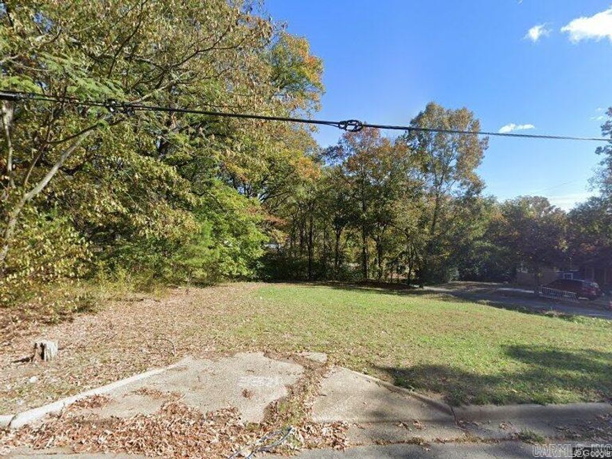 Perfect lot for a first time homeowner to build a great home.  Investors look at this to start, enhance or complete your investment portfolio.  Good location for a duplex.