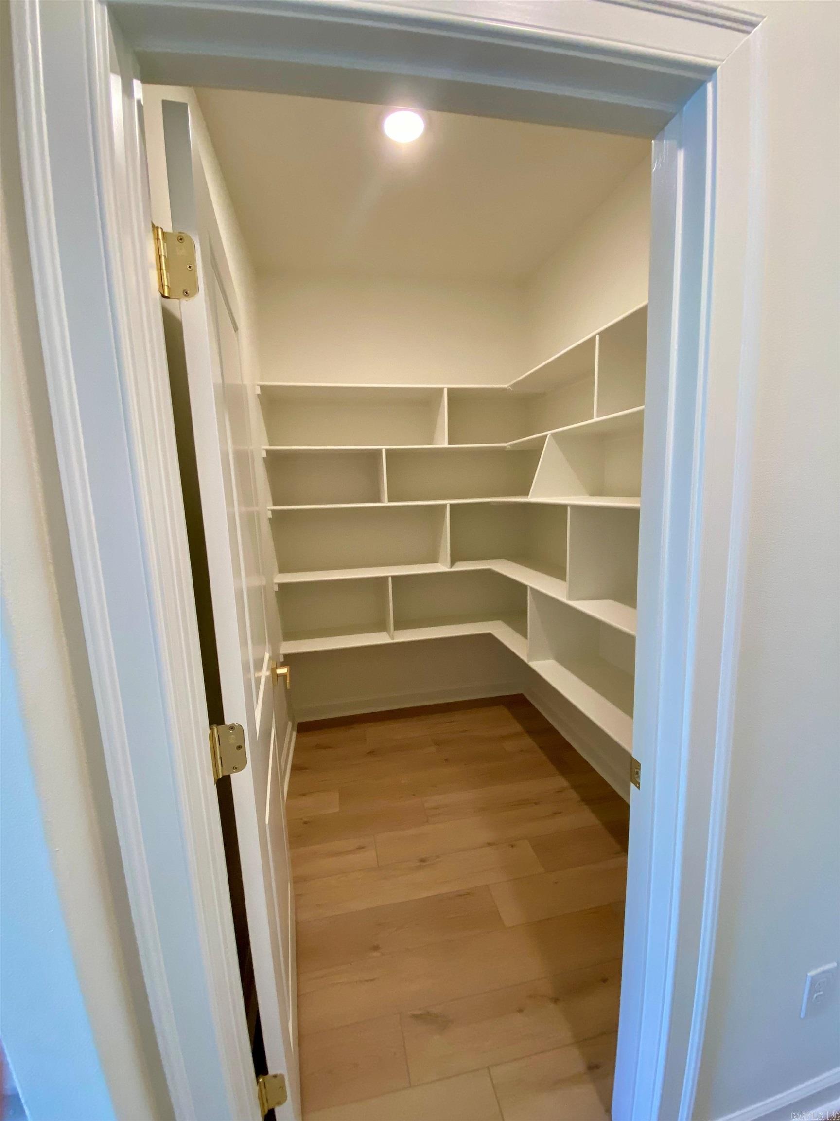 EDGEWATER - Residential