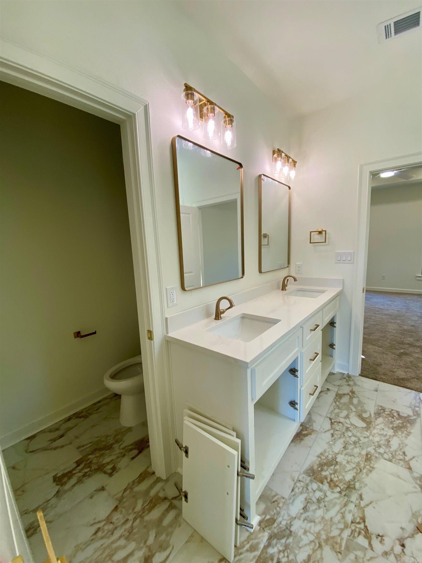 EDGEWATER - Residential