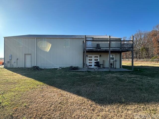 This Hanger house is a must see!! 3 bedrooms, 3 baths approx. 1920 sq ft of living space & 1920 sq ft airplane hanger with a 48' bifold door. There are 2 runways & taxiways. Downstairs is an open floor plan making entertaining easy. The kitchen has a breakfast bar & lots of cabinets. Enjoy evenings on the deck off the master bedroom. All of this sitting on a nice 1.6 acre corner lot.  ****SQ FT is approx. measuring is encouraged****