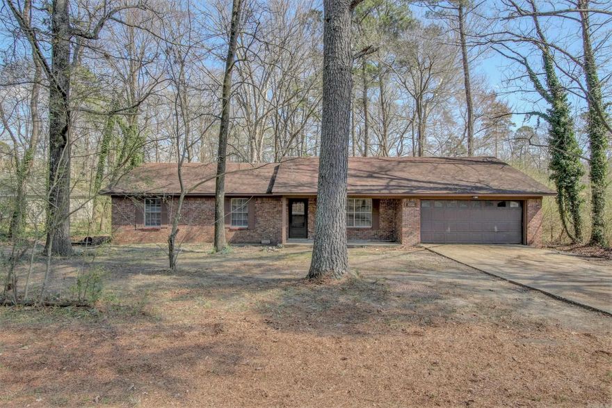 This move-in-ready 3-bedroom, 2-bathroom house located off Pratt Road is an ideal choice for families seeking a peaceful retreat from the city's hustle and bustle, while still being conveniently close to restaurants and shopping. The spacious rooms provide ample living space, and the seamless flow between the living room and kitchen creates a welcoming and open atmosphere for relaxation. Step outside onto the generous back deck, which offers a picturesque view of the sizable backyard, perfect for weekend grilling and outdoor enjoyment. This home provides the best of both worlds, combining tranquility with accessibility to amenities.