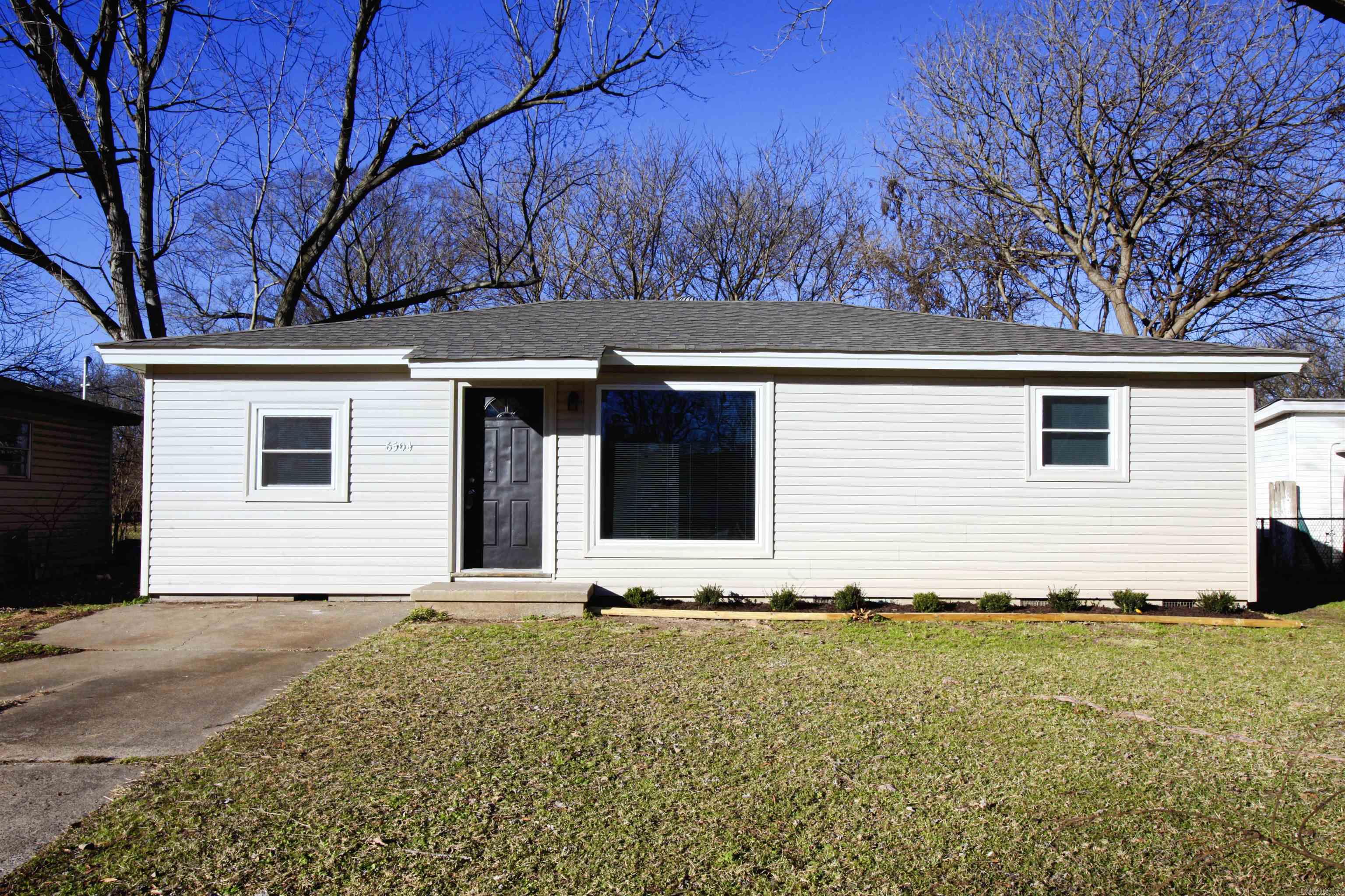 3 bedroom house located in the Fourche Dam Pike neighborhood of Little Rock. Nice sized fenced yard that is perfect for kids and family gatherings. Tenant in place, 24hr notice required for showings. Lease is month to month. Text today to schedule your showing.