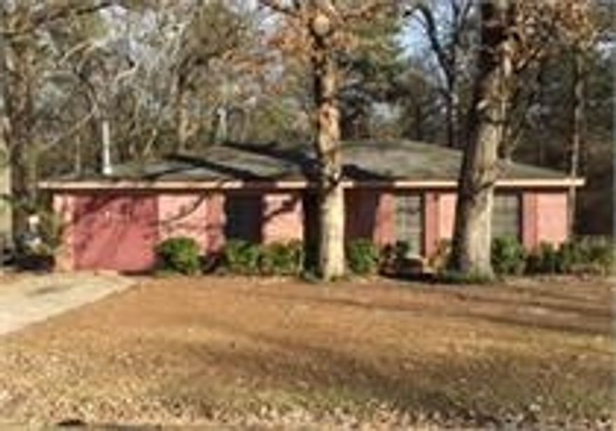 3BR/1.5BA rent house. has washer and dryer hookups in the laundry room.