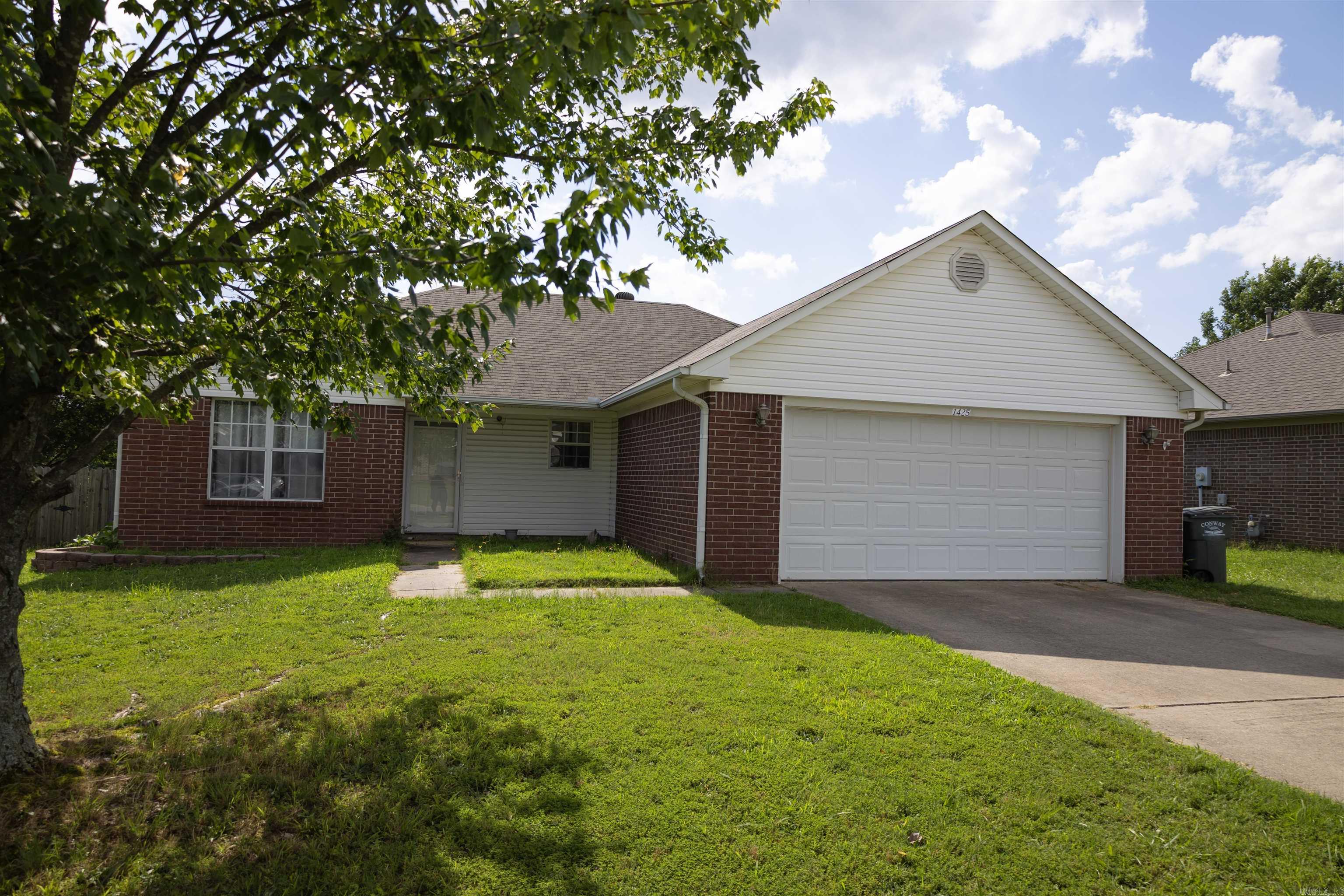 $5000 price improvment! Sellers are motivated! All major components on this home have been updated! HVAC is only 1 year old! Water heater less that 2 Years old! Roof 6 years old! Springs on garage replaced 5 years ago and garage motor replaced 1 year ago. Flooring replaced in all bedrooms. This home has great bones, welcoming a new family to give it some paint and love! Located near elementary, intermediate and middle schools in Nichole place subdivision.