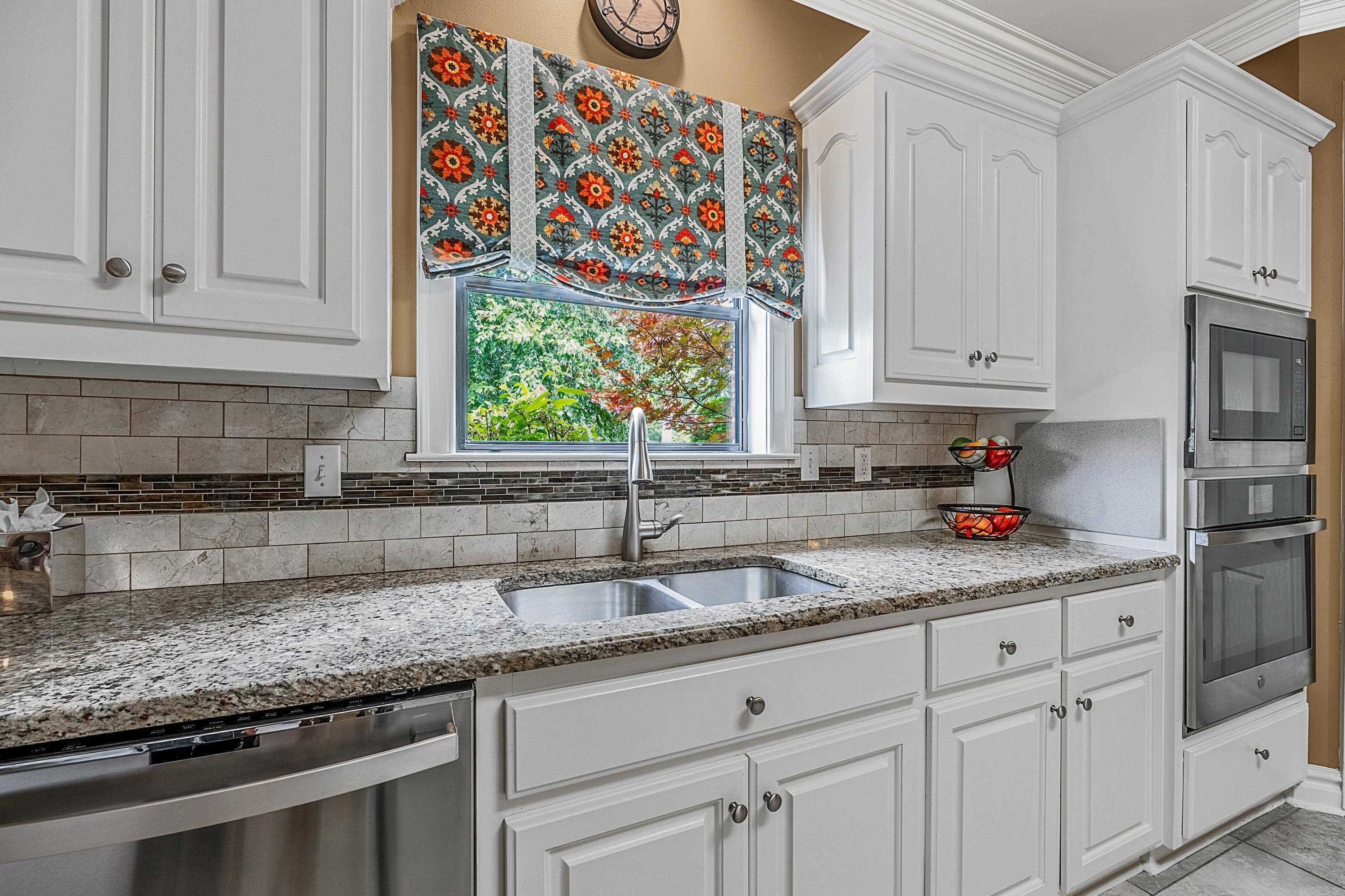 COUNTRY CLUB OF ARK THE - Residential