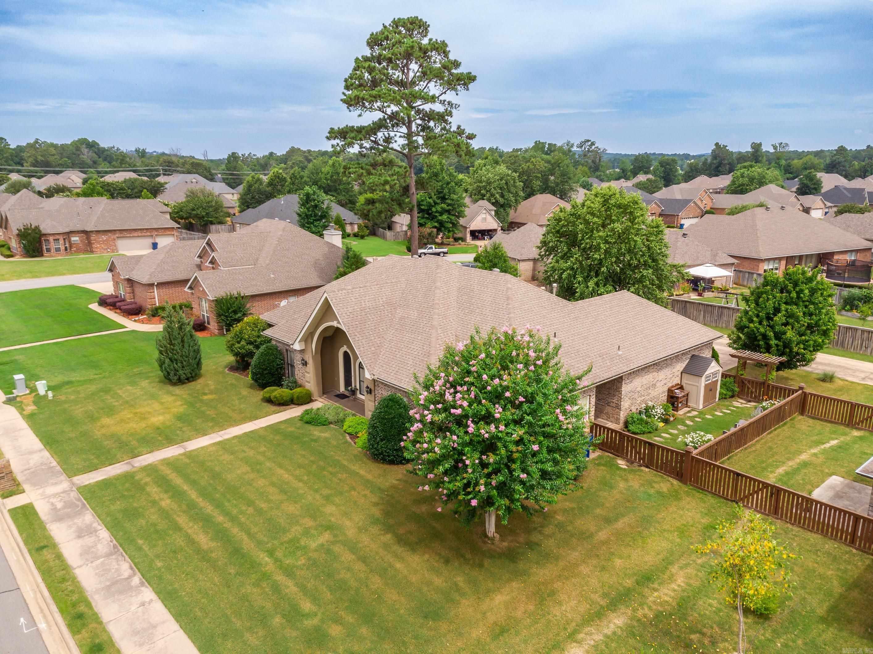 COUNTRY CLUB OF ARK THE - Residential