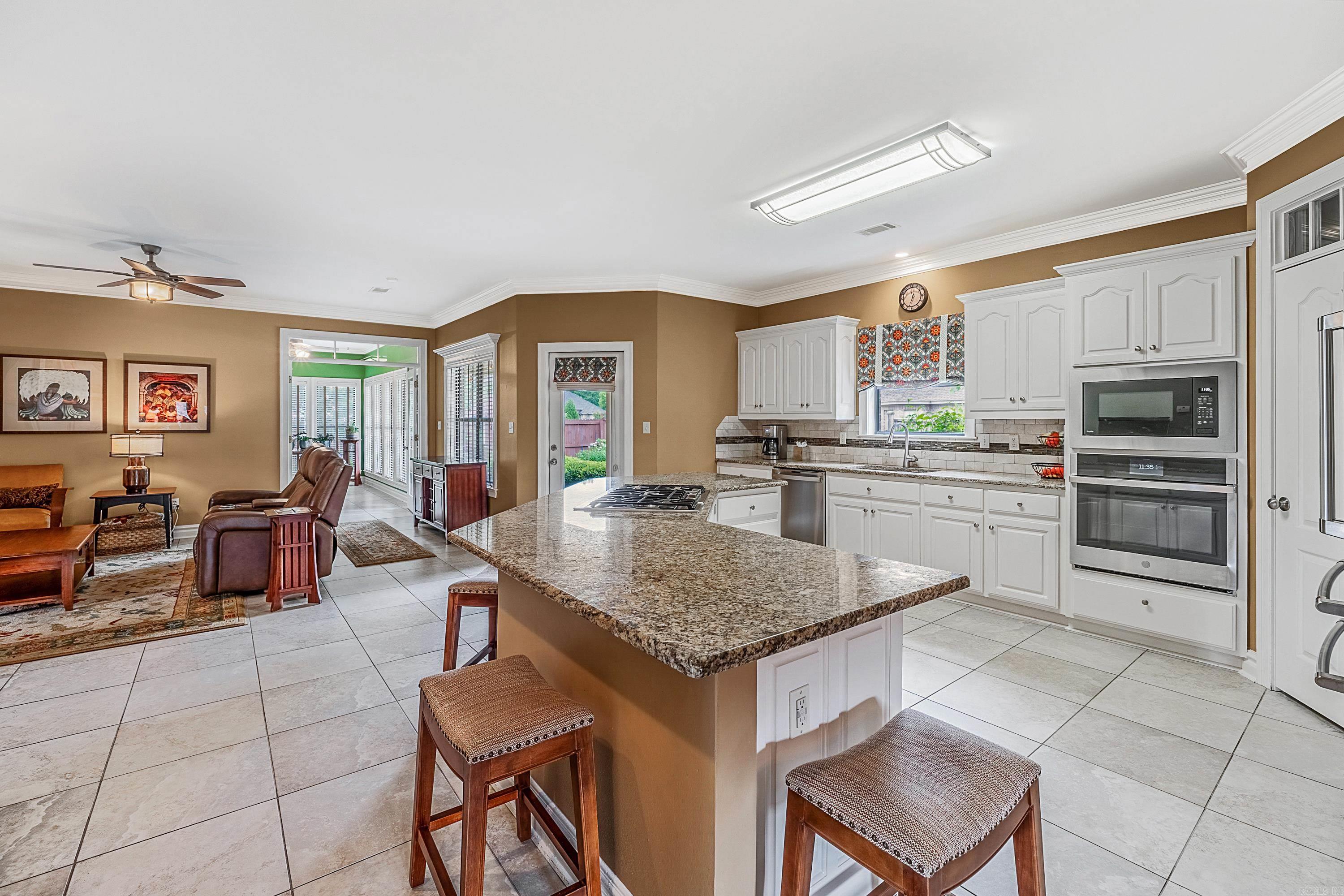 COUNTRY CLUB OF ARK THE - Residential