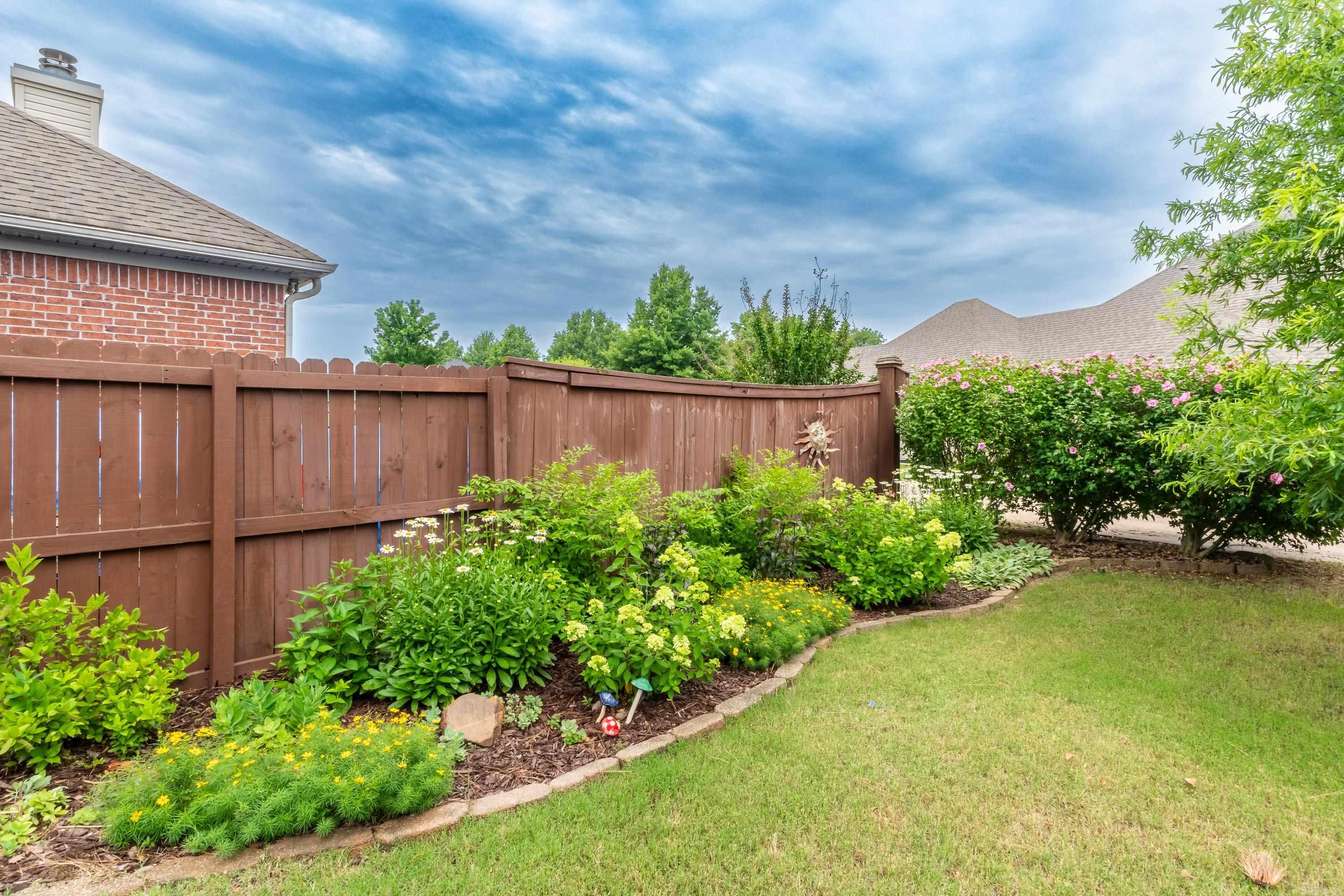 COUNTRY CLUB OF ARK THE - Residential