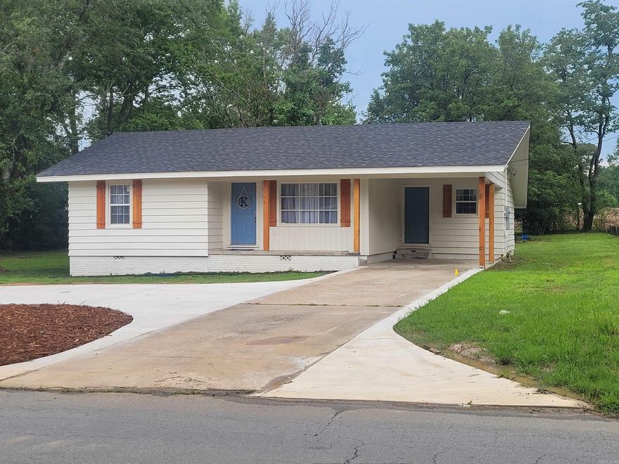 Excellent starter home in a peaceful surrounding with a country feel. Check out this newly remodeled home with a modern twist. It sits on a little over a half acre of land and is minutes away from fine dining and shopping. This home comes with new luxury vinyl planking, new kitchen appliances, new countertop and sink, a dining area, updated bathroom, painted interior throughout, central heat and air and a new roof. One car carport w/circular driveway. Call today to schedule a showing! Agents please see confidential remarks.