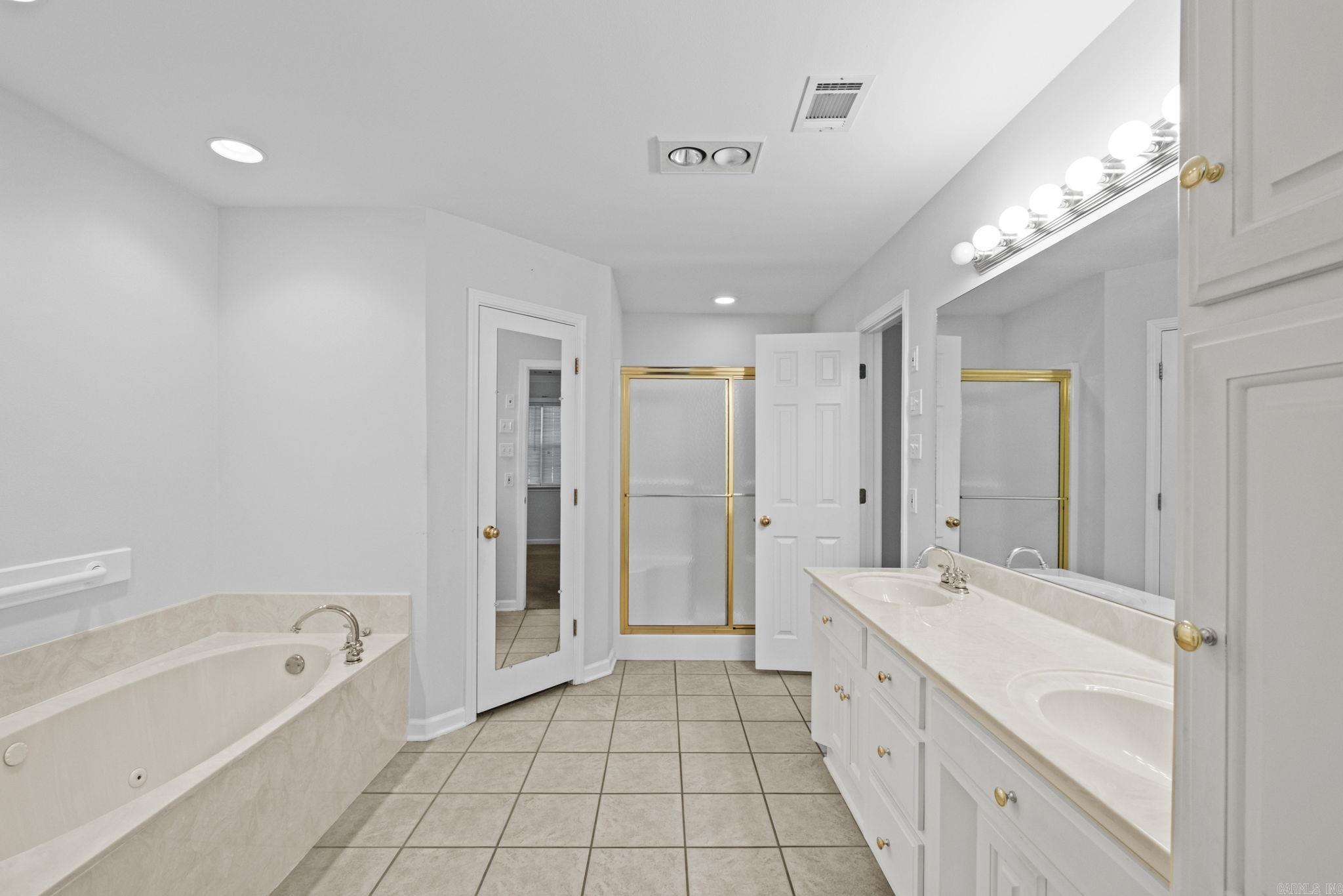 BELLE MEADE - Residential