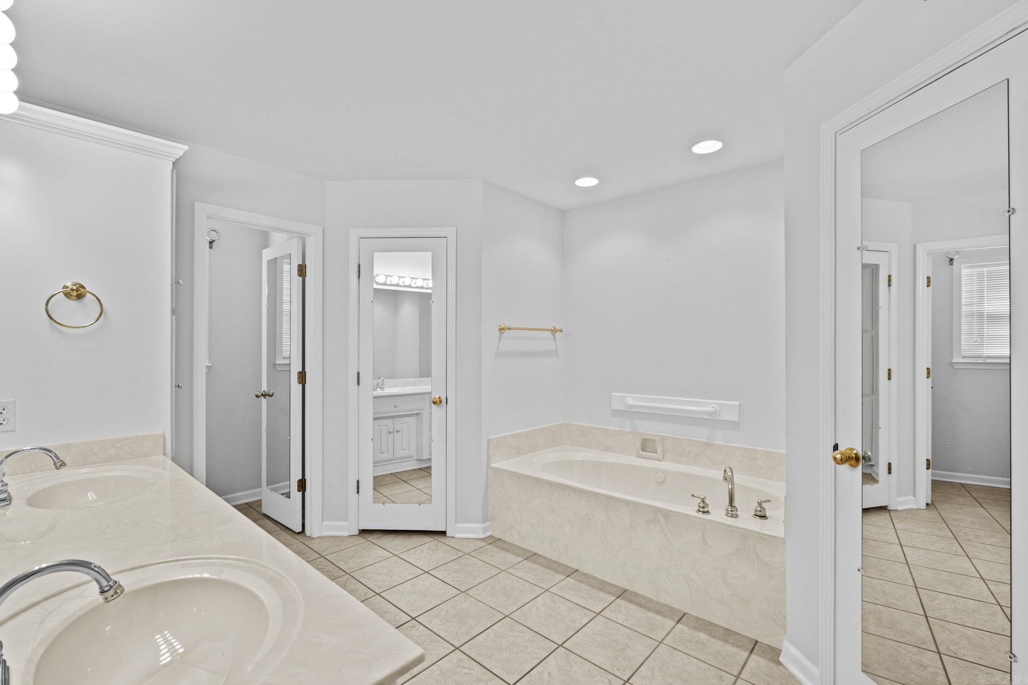 BELLE MEADE - Residential