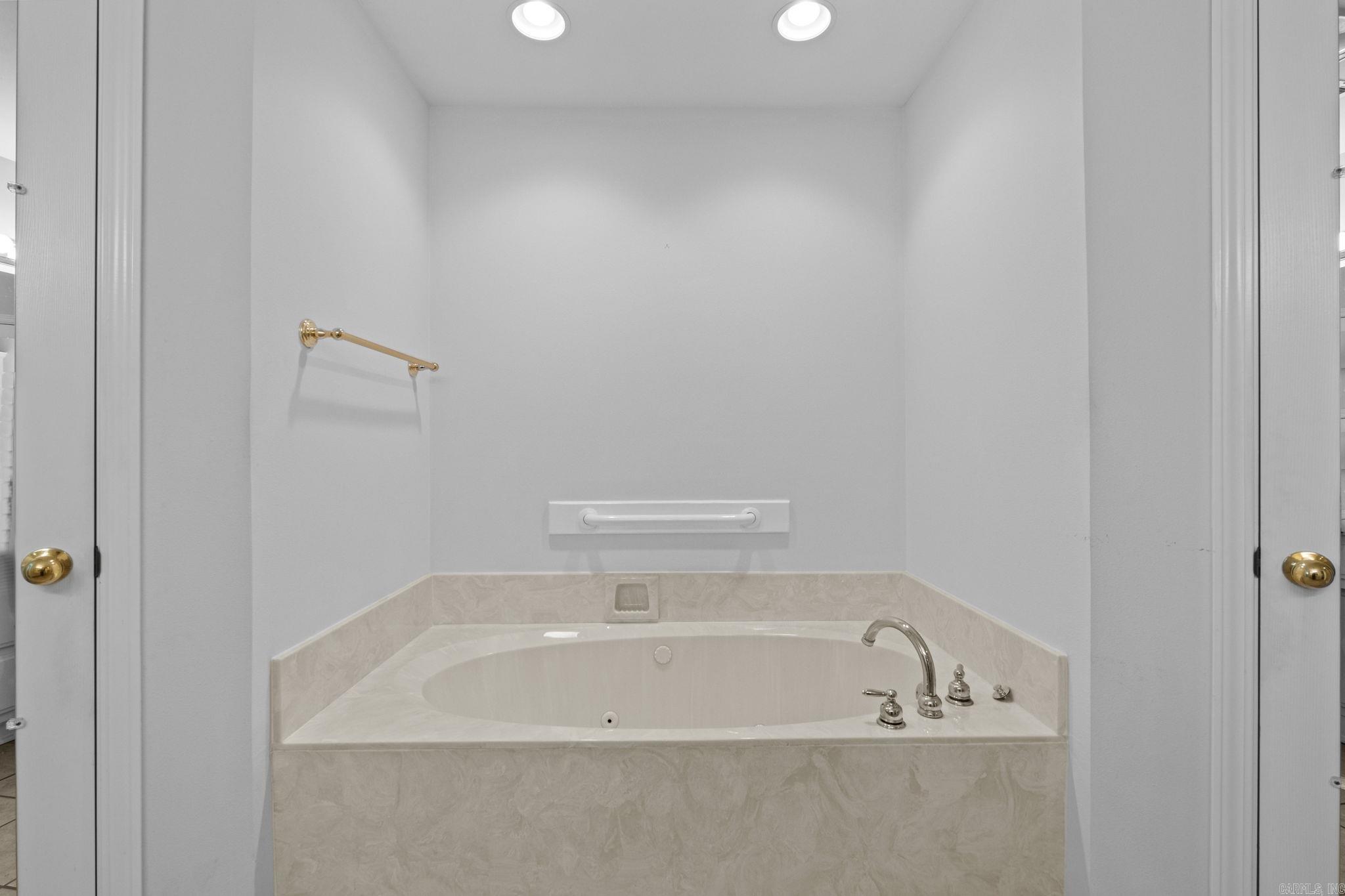 BELLE MEADE - Residential