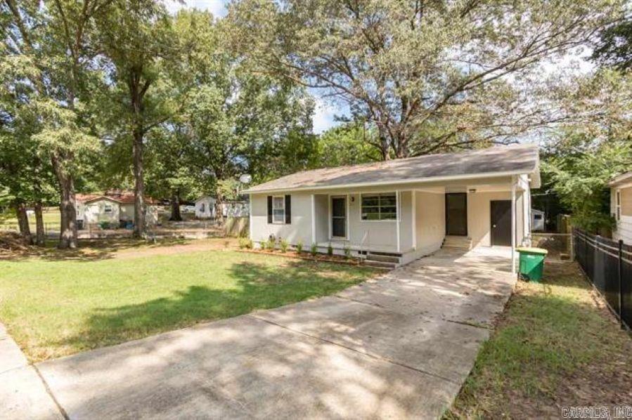Check out this two-bedroom house in Little Rock! tenant occupied, 24-hour notice for showings. Agents see remarks! No SPD due to the owner never living in the property. Lease in place is Month to Month Monday-Friday showings only. Any offer needs to have the following verbiage included "buyer is aware there is a lease in place and agree to the lease terms".