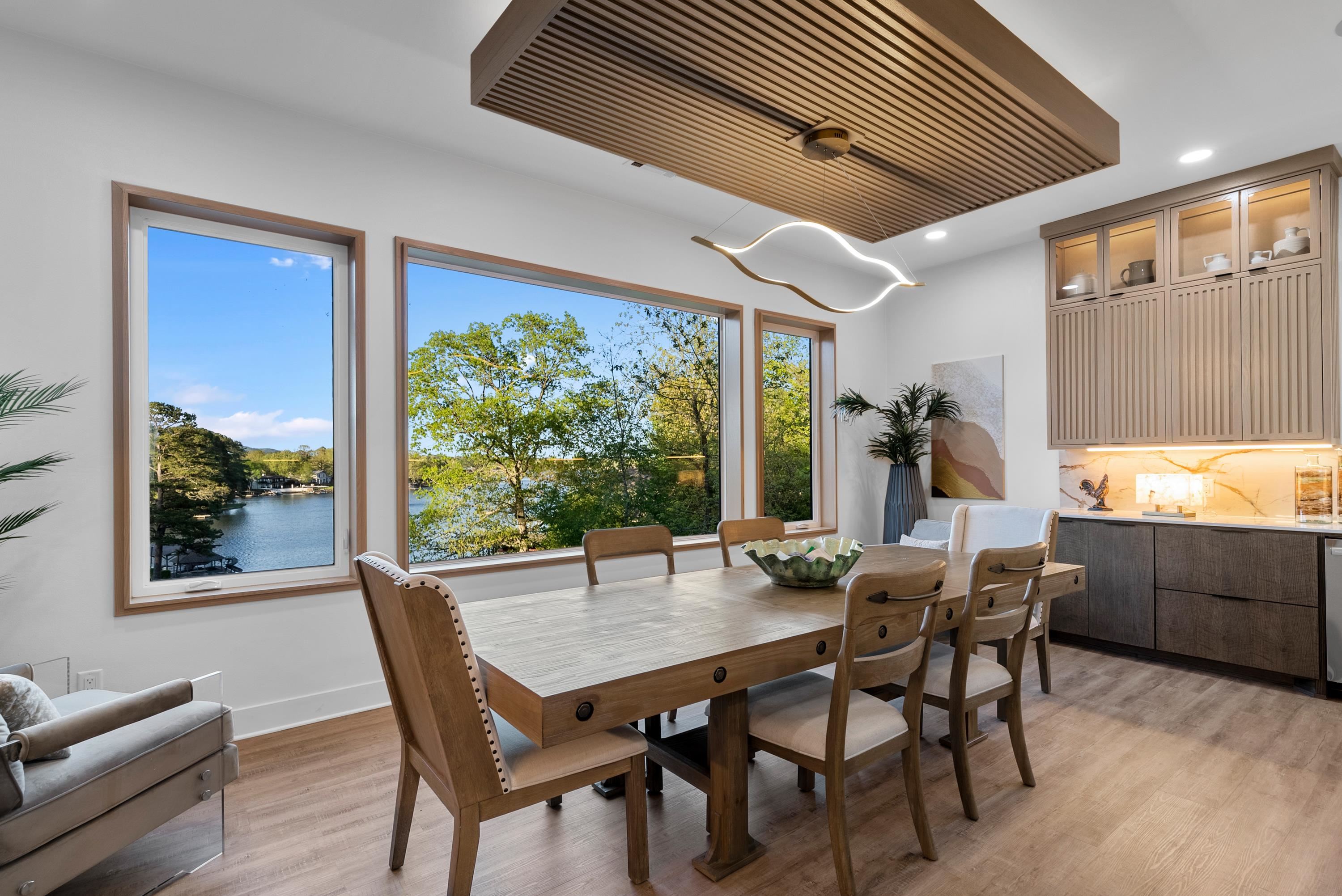 LAKE VIEW - Residential