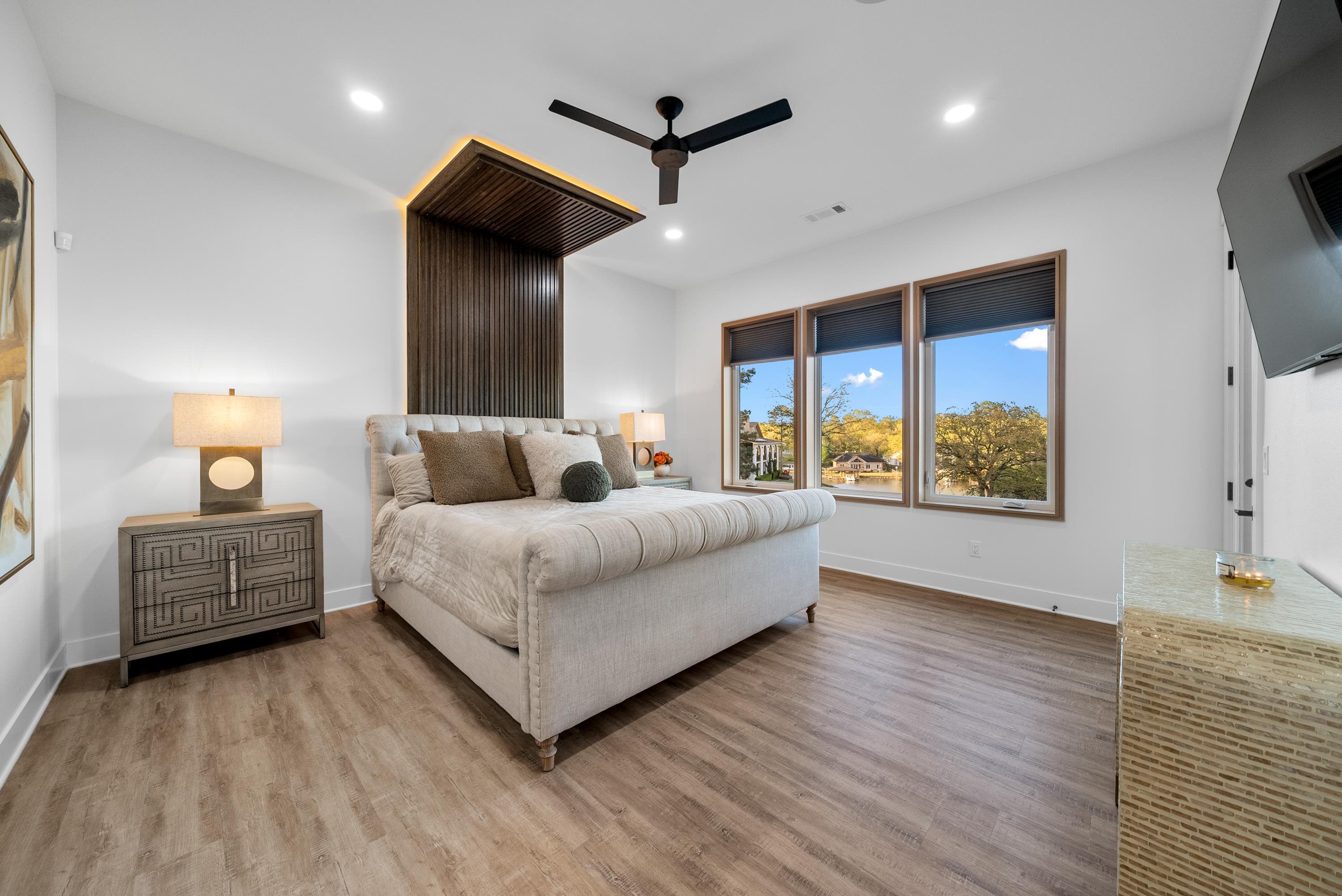 LAKE VIEW - Residential