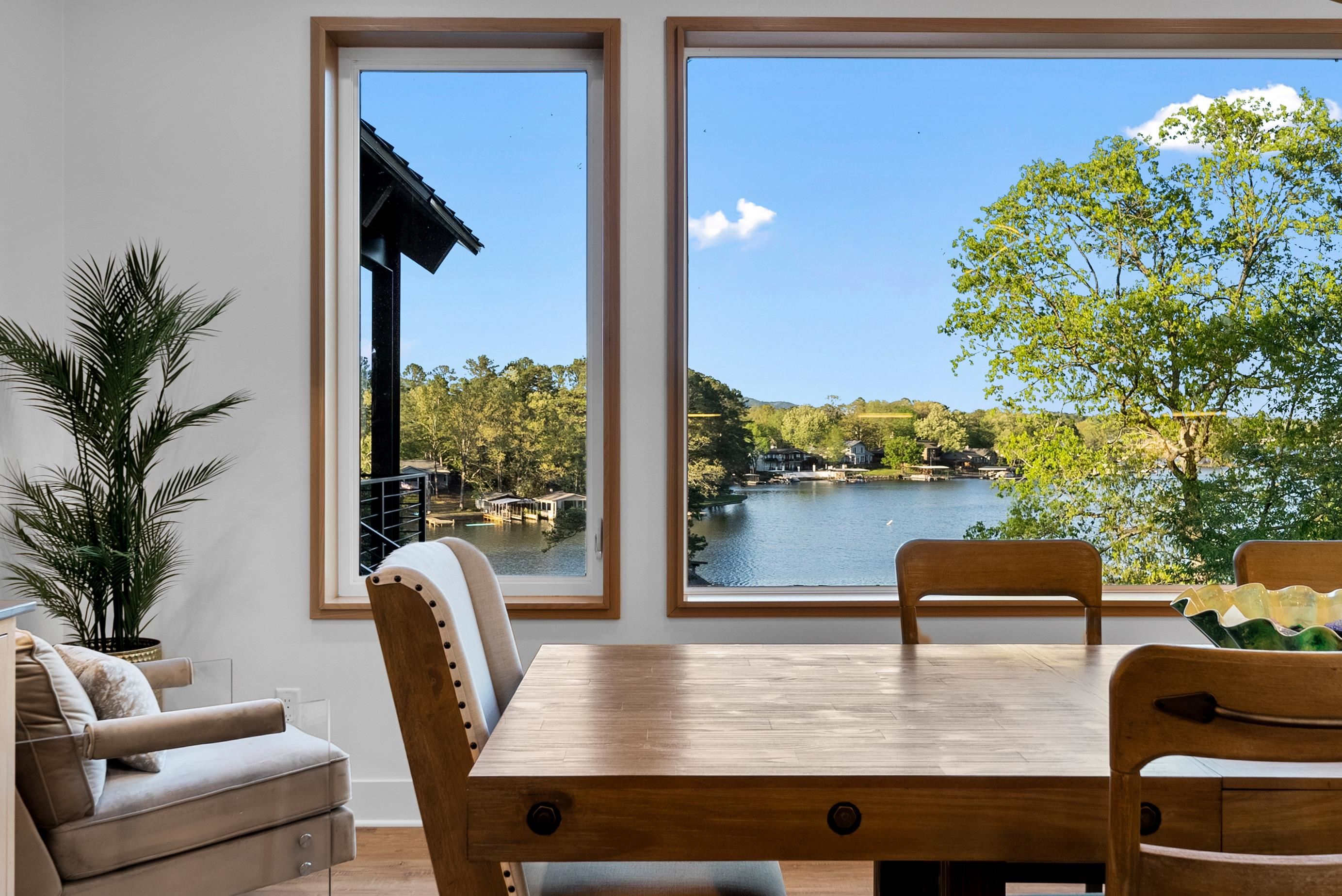 LAKE VIEW - Residential