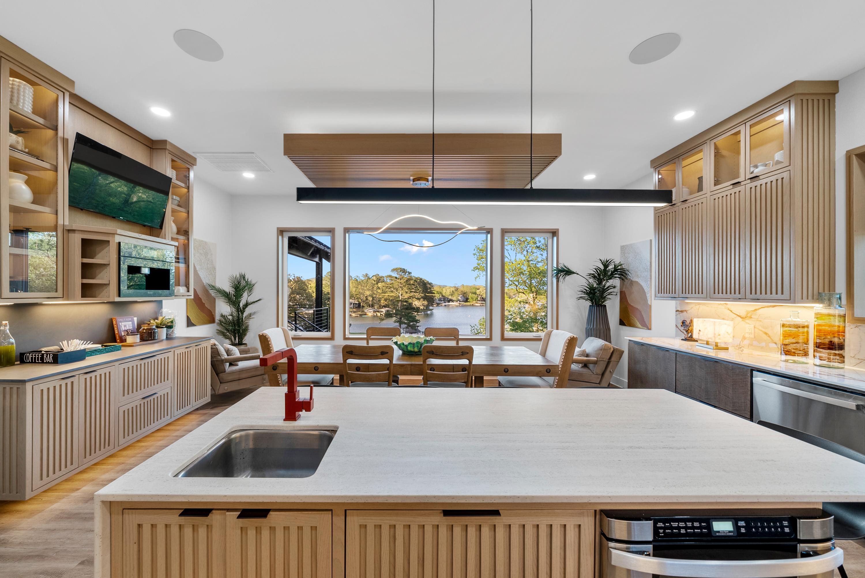 LAKE VIEW - Residential