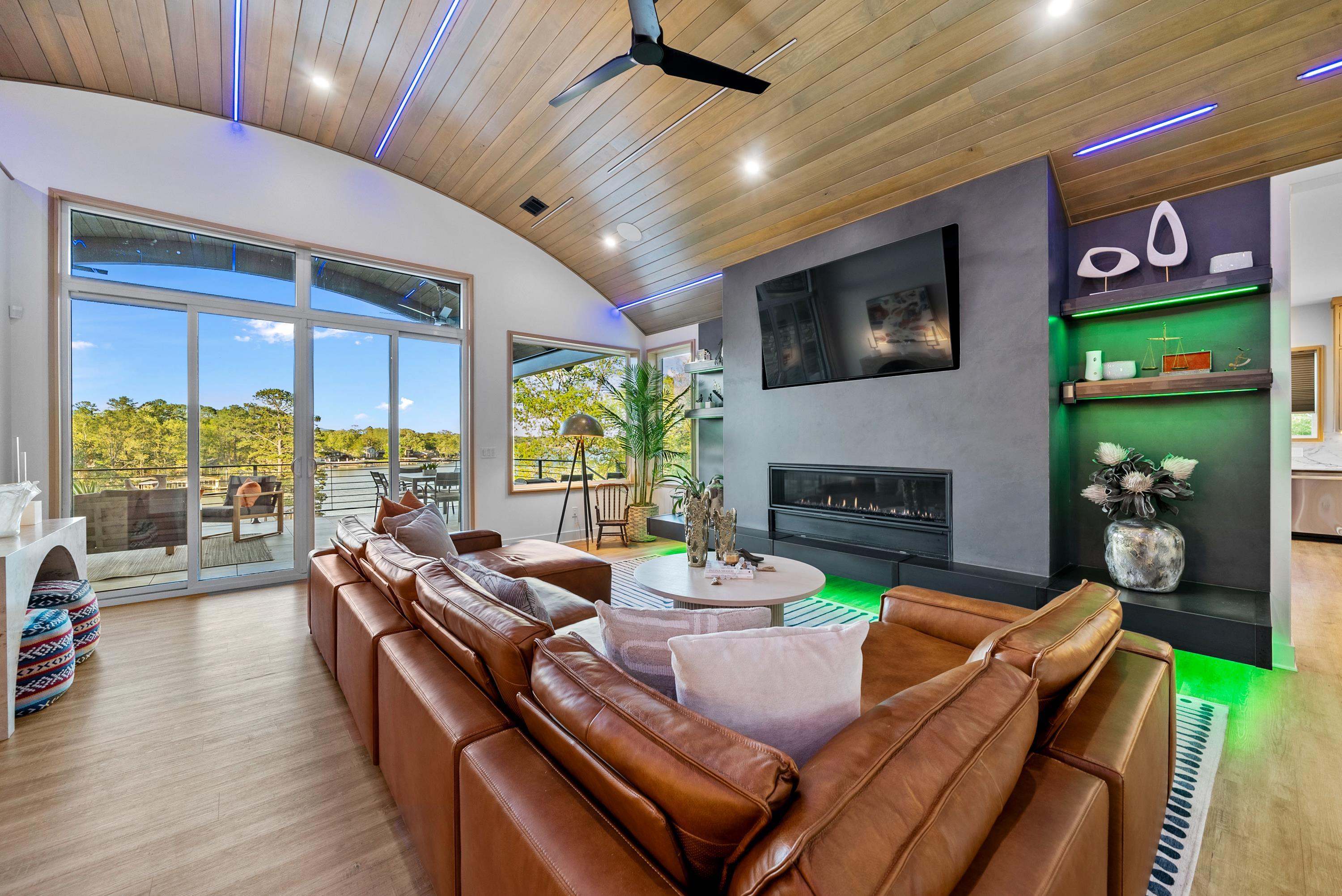 LAKE VIEW - Residential